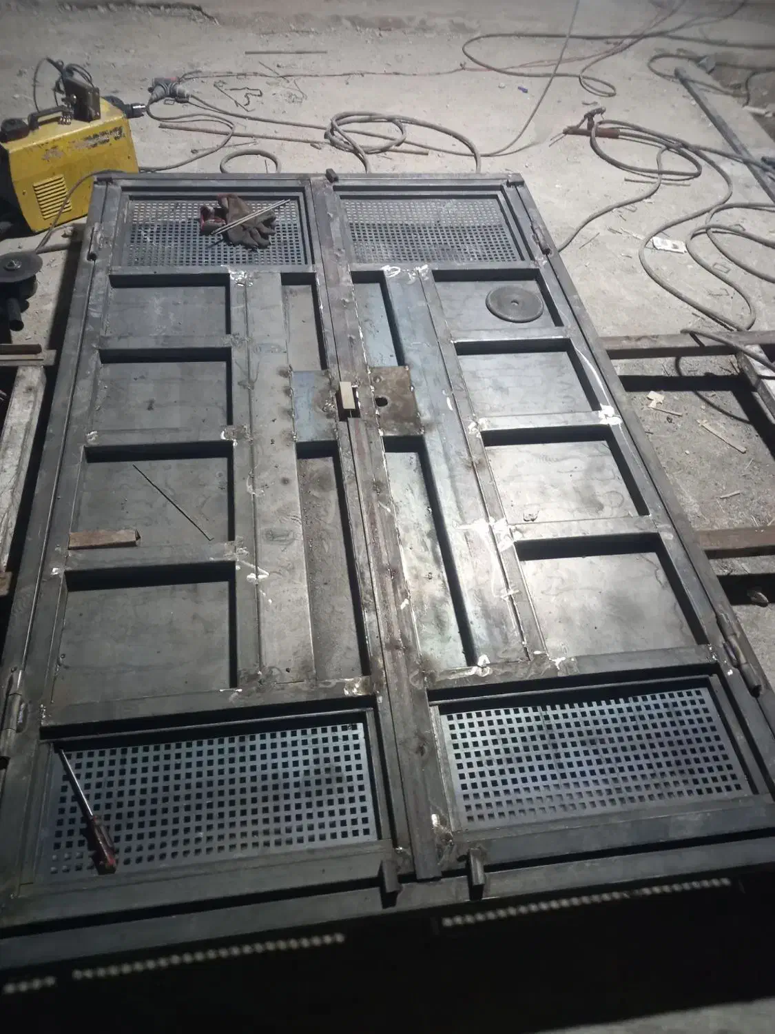 شاگرد جوشکار نیازمندیم|استخدام معماری، عمران و ساختمانی|نیشابور, رحمت آباد|دیوار