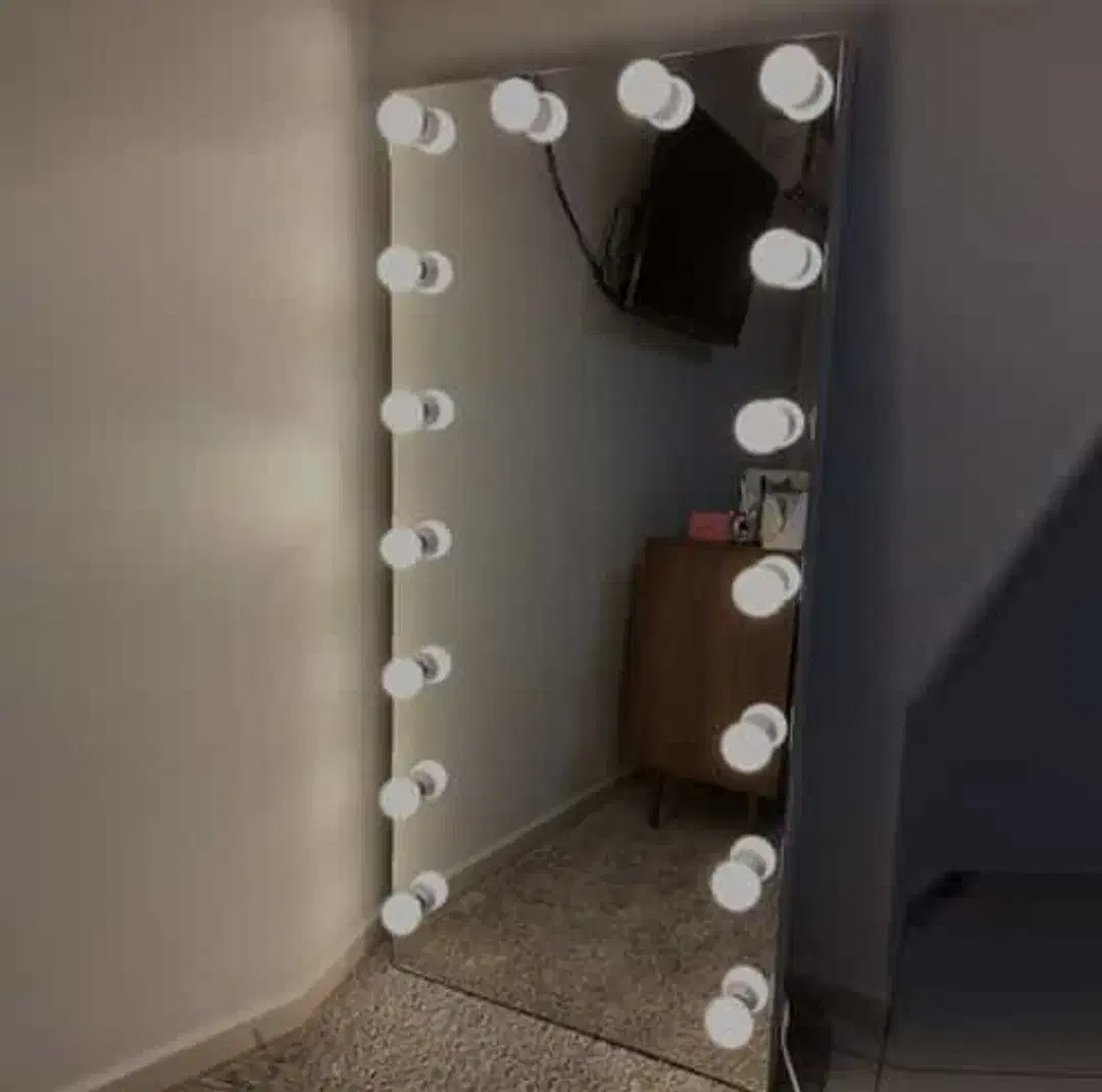 در حدنو|آینه|کارون, |دیوار