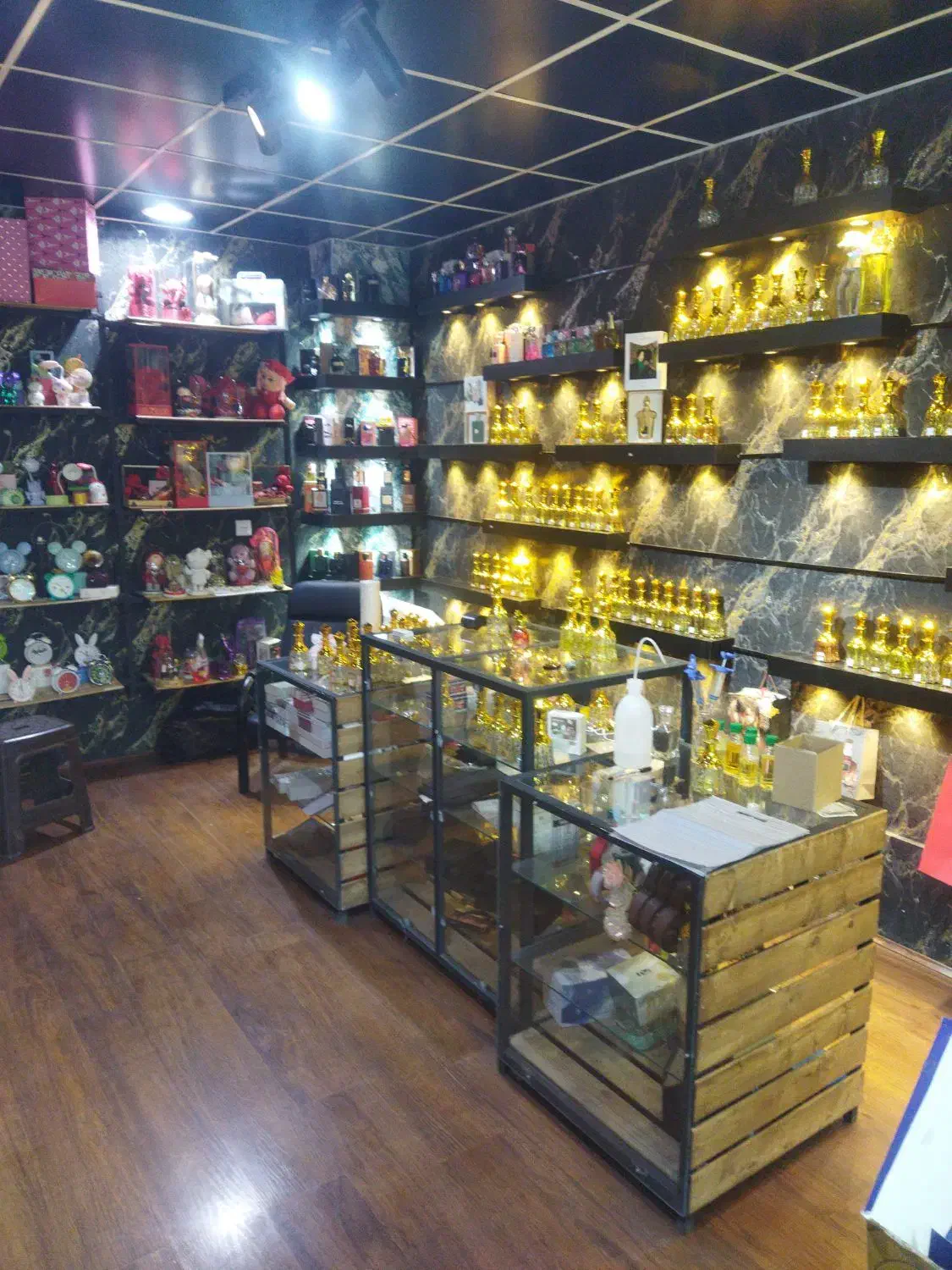 استخدام همکار آقا و خانوم|استخدام بازاریابی و فروش|قرچک, محمد آباد|دیوار