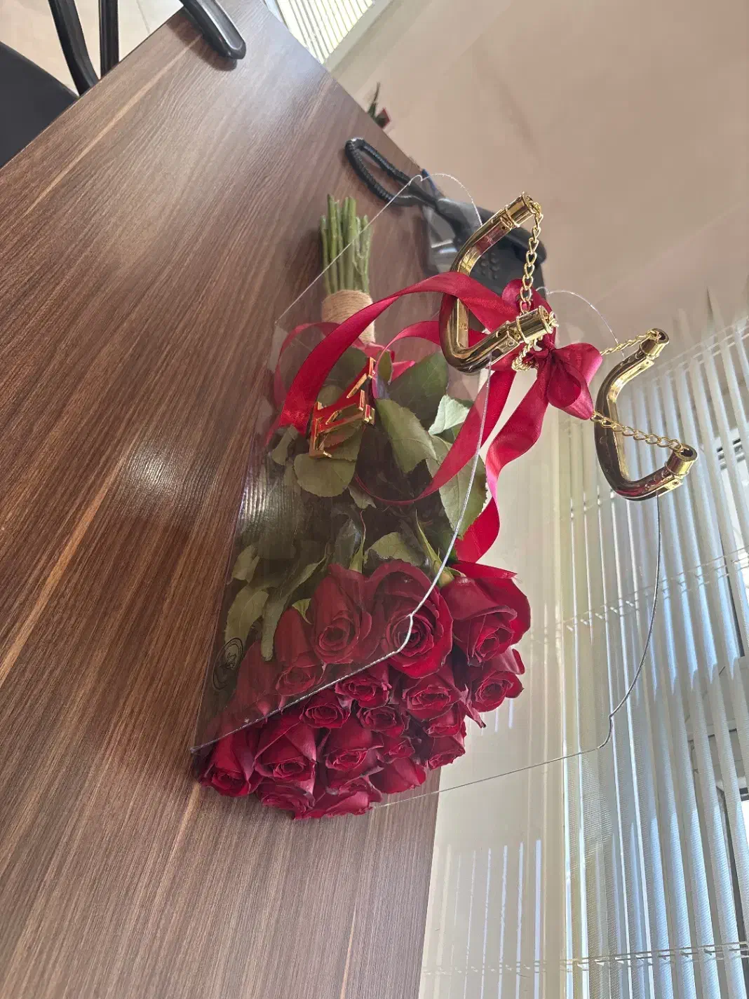 دست گل فروشی رز ۲۰عددب|گل و گیاه طبیعی|احمدآبادمستوفی, |دیوار