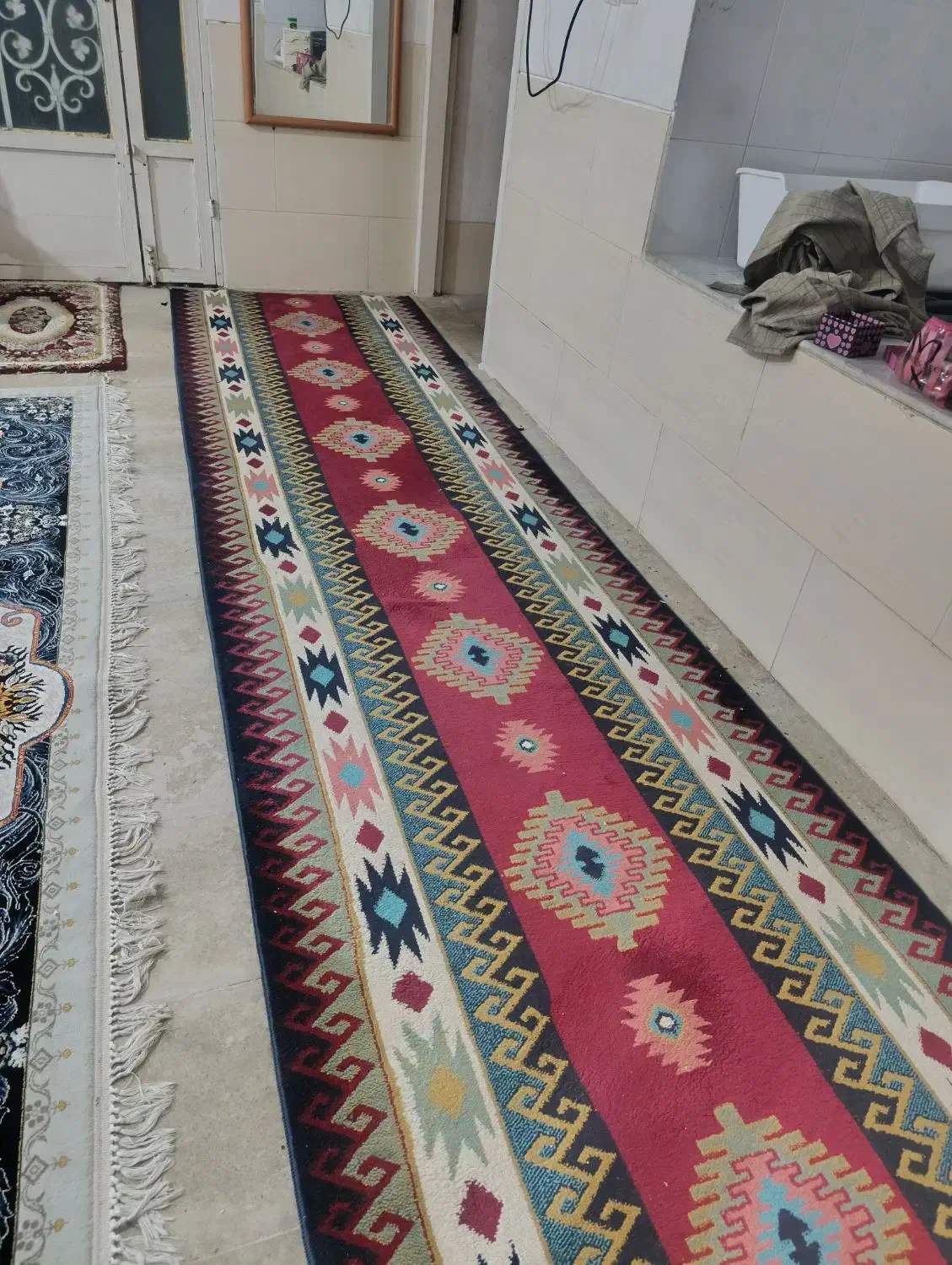 کنار فرشی|فرش|شیراز, بهارستان|دیوار