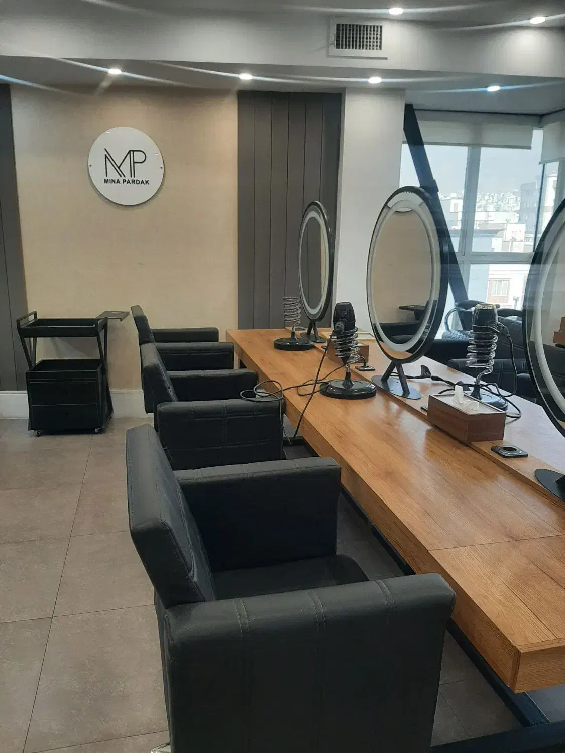 منشی سالن زیبایی|استخدام درمانی، زیبایی، بهداشتی|تهران, قلهک|دیوار