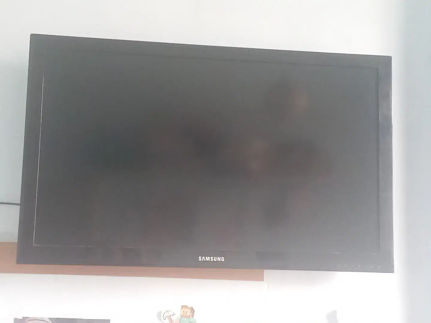 تلویزیون ۴۰ اینچ سامسونگ|تلویزیون و پروژکتور|اندیشه, اندیشه فاز ۱|دیوار