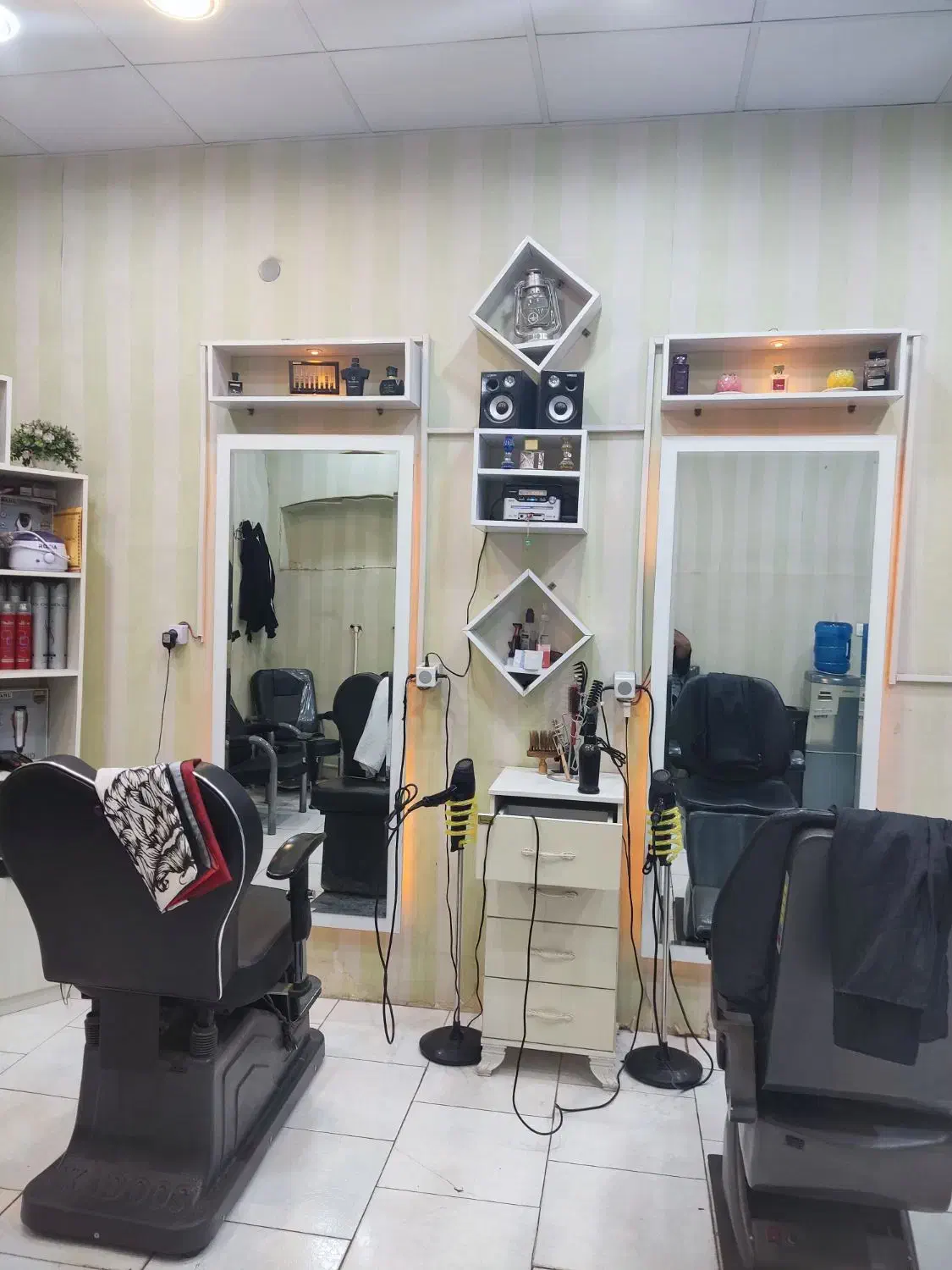 فروش دو عدد آینه باکس و دراور تمیز و سالم|آرایشگاه و سالن‌های زیبایی|سیرجان, |دیوار