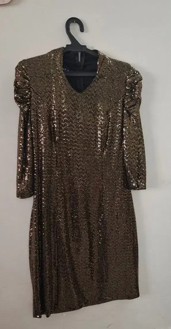 تعدادی لباس مجلسی کاملا سالم|لباس|اقبالیه, |دیوار