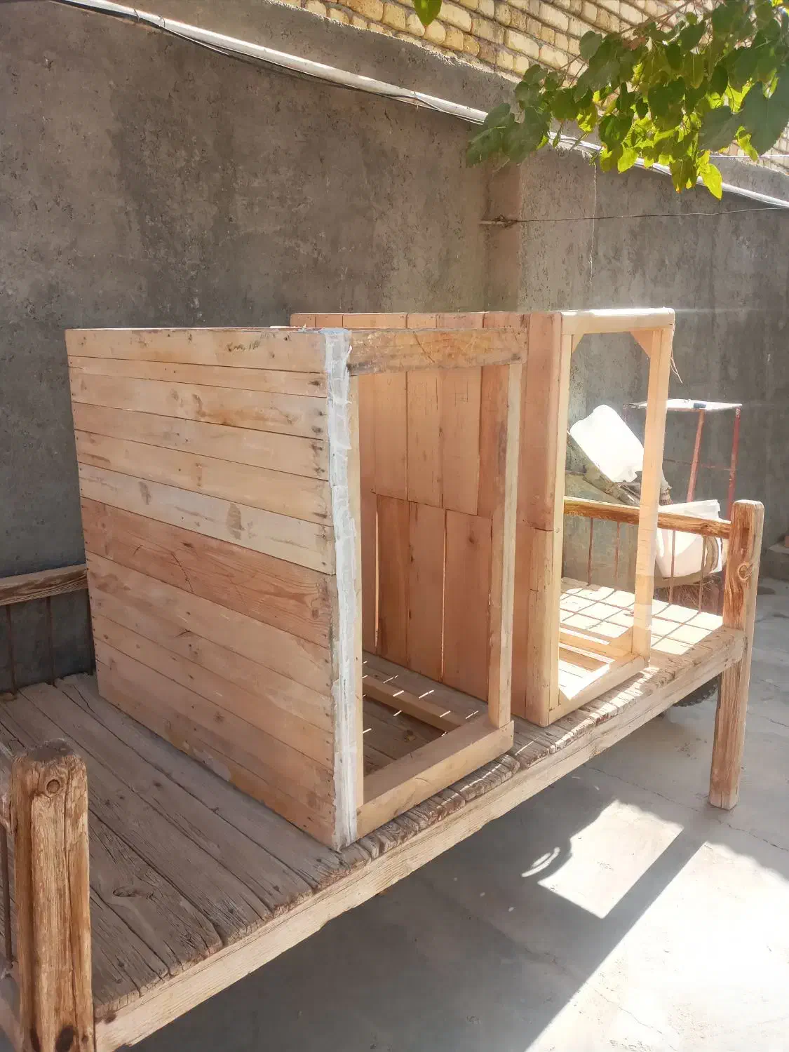 ۲عدد کرسی چوبی|مبلمان خانگی و میز عسلی|معصومیه, |دیوار