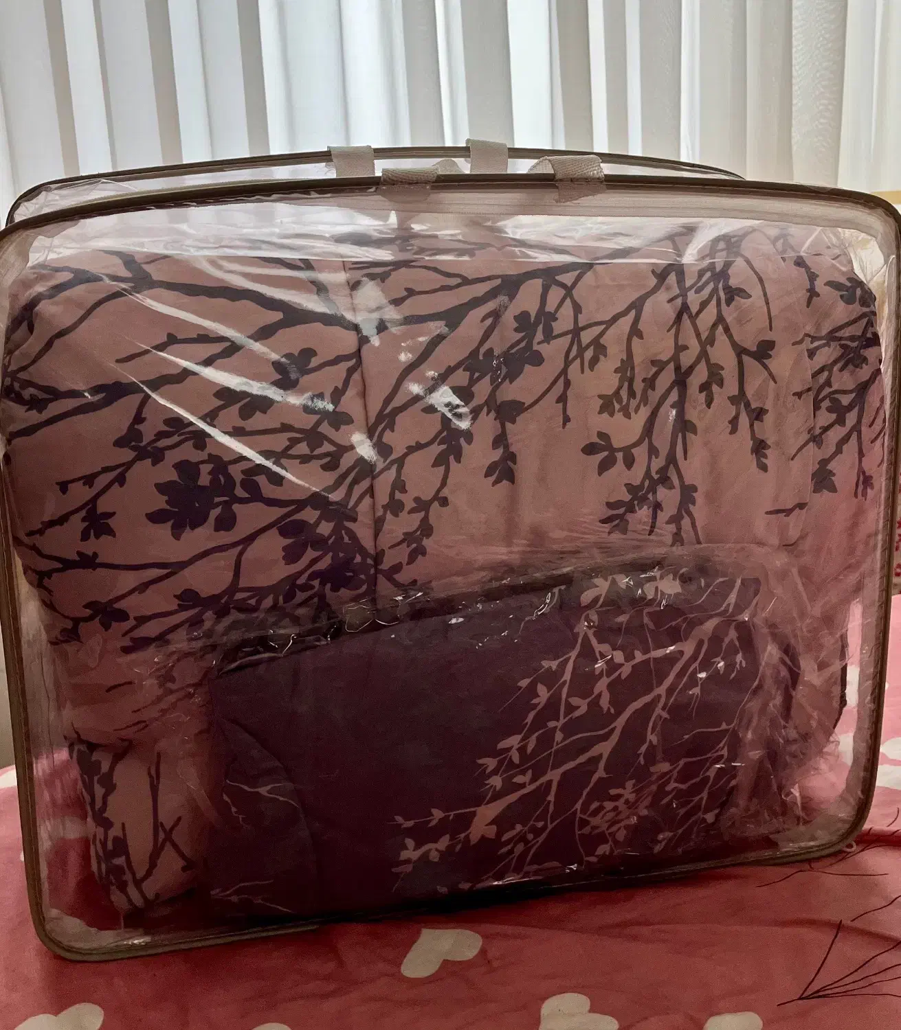 لحاف|رختخواب، بالش، پتو|خوی, |دیوار