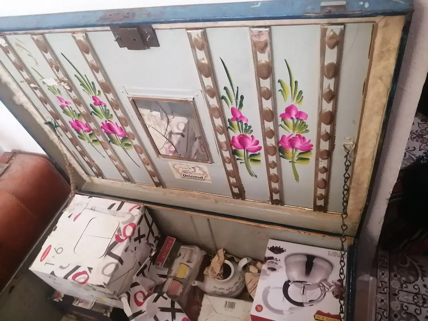 صندوقچه فلزی معروف به چمدان کویتی ضد آبقدیمی|کیف، کفش، کمربند|فسا, |دیوار