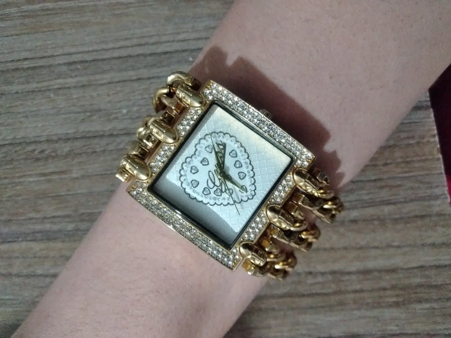 ساعت زنانه|ساعت|گلبهار, شهر جدید گلبهار|دیوار