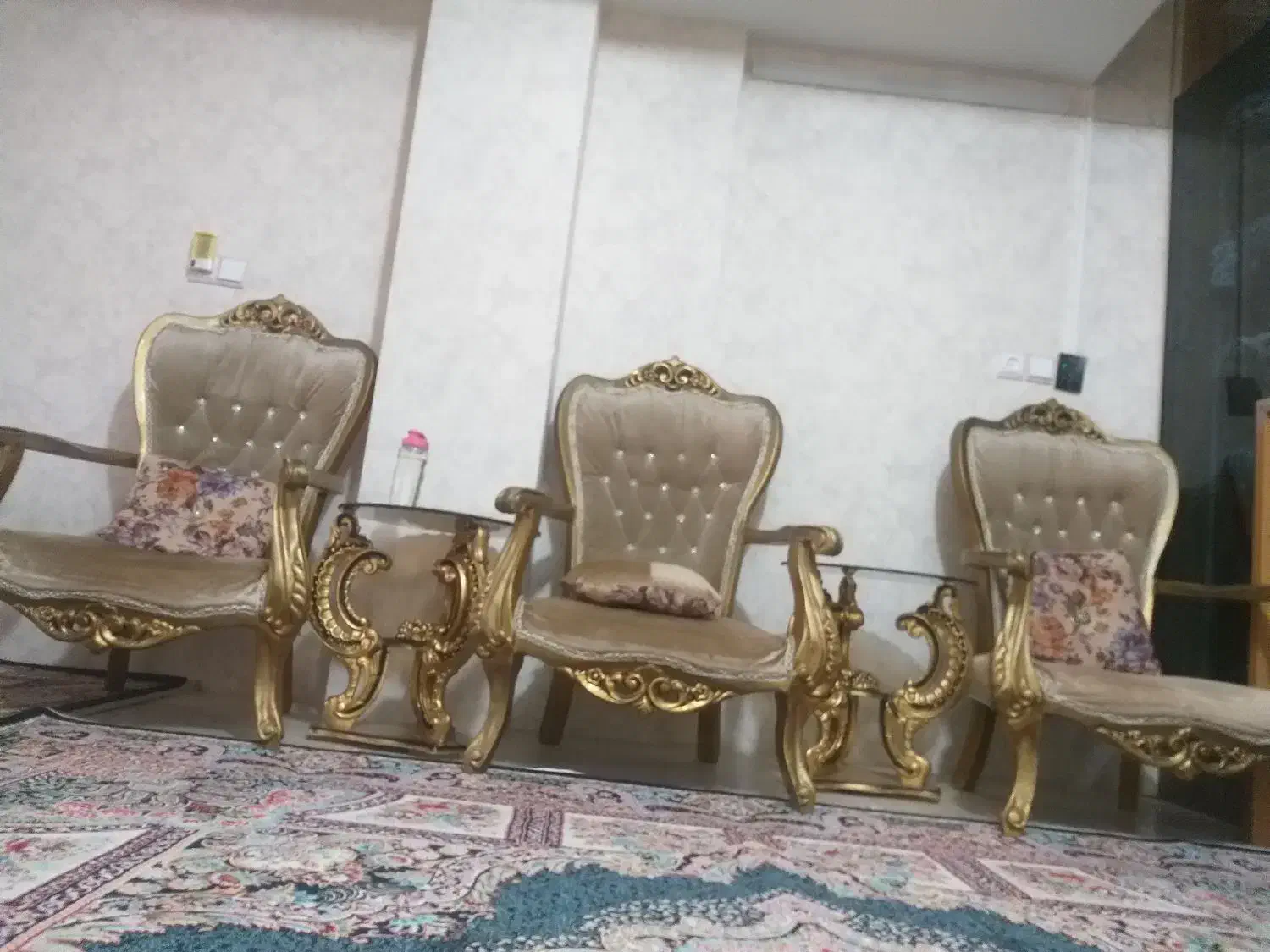 مبل تکی|مبلمان خانگی و میز عسلی|قرچک, زیبا شهر|دیوار