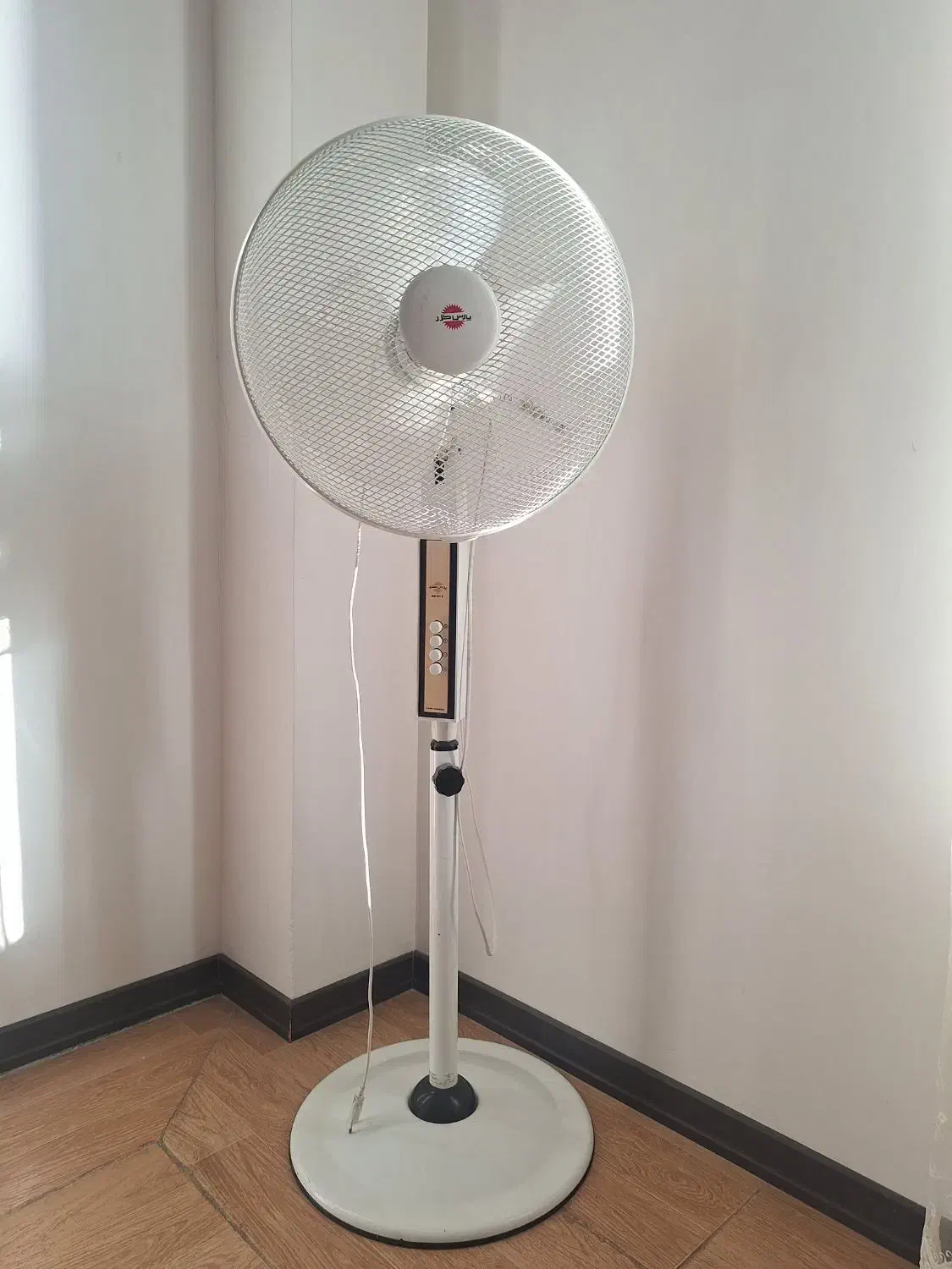 پنکه ایستاده پارس خزر|پنکه و تصفیه‌کنندهٔ هوا|گنبد کاووس, |دیوار