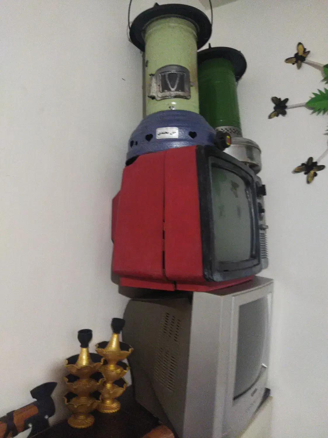 تلویزیون قدیمی|تلویزیون و پروژکتور|رشت, پیرکلاچای|دیوار