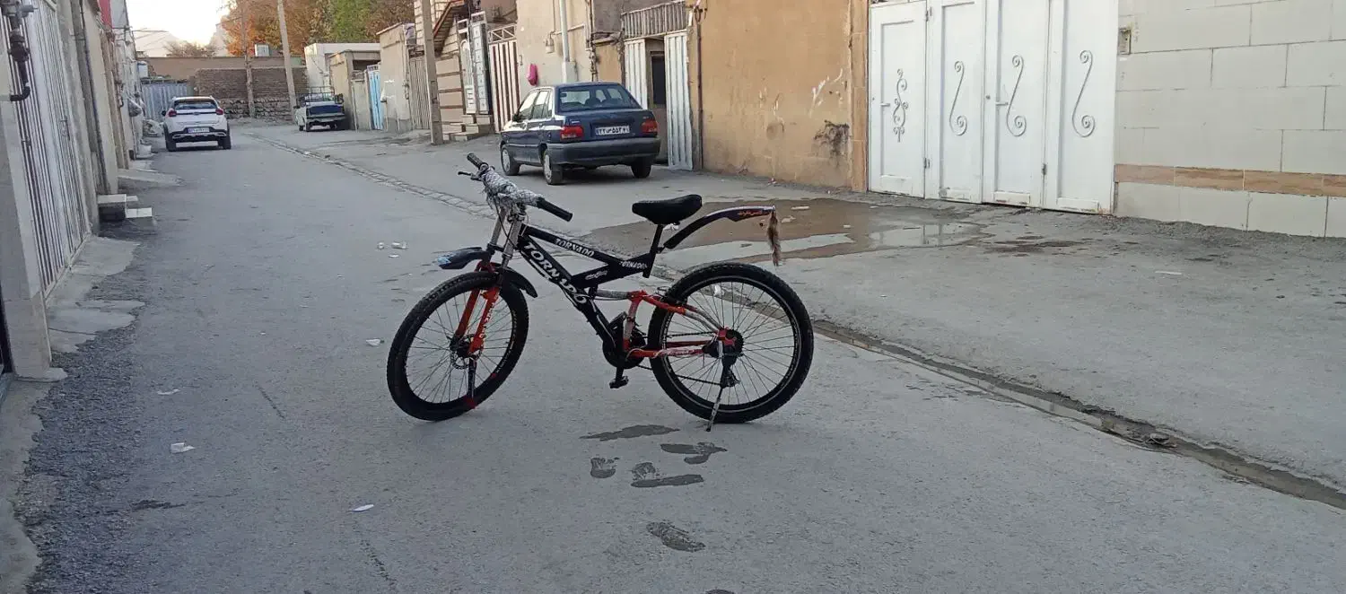 دوچرخه 26 تمیز و لوازمی|دوچرخه، اسکیت، اسکوتر|خرم‌آباد, |دیوار