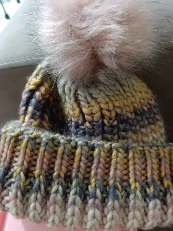 کلاه مفقود شده ک ل ا ه ب ر د ا ر|اشیا|تهران, آبشار تهران (دریاچه)|دیوار