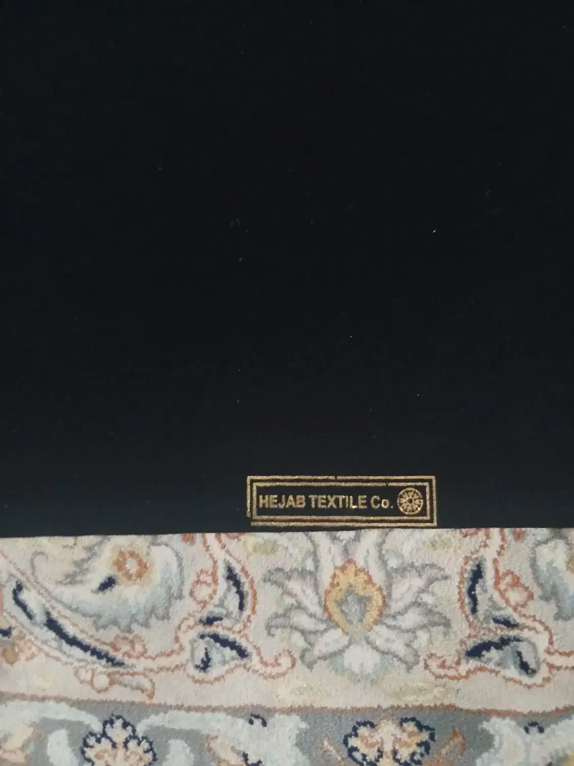 چادر مشکی|لباس|قم, باغ شریفی|دیوار