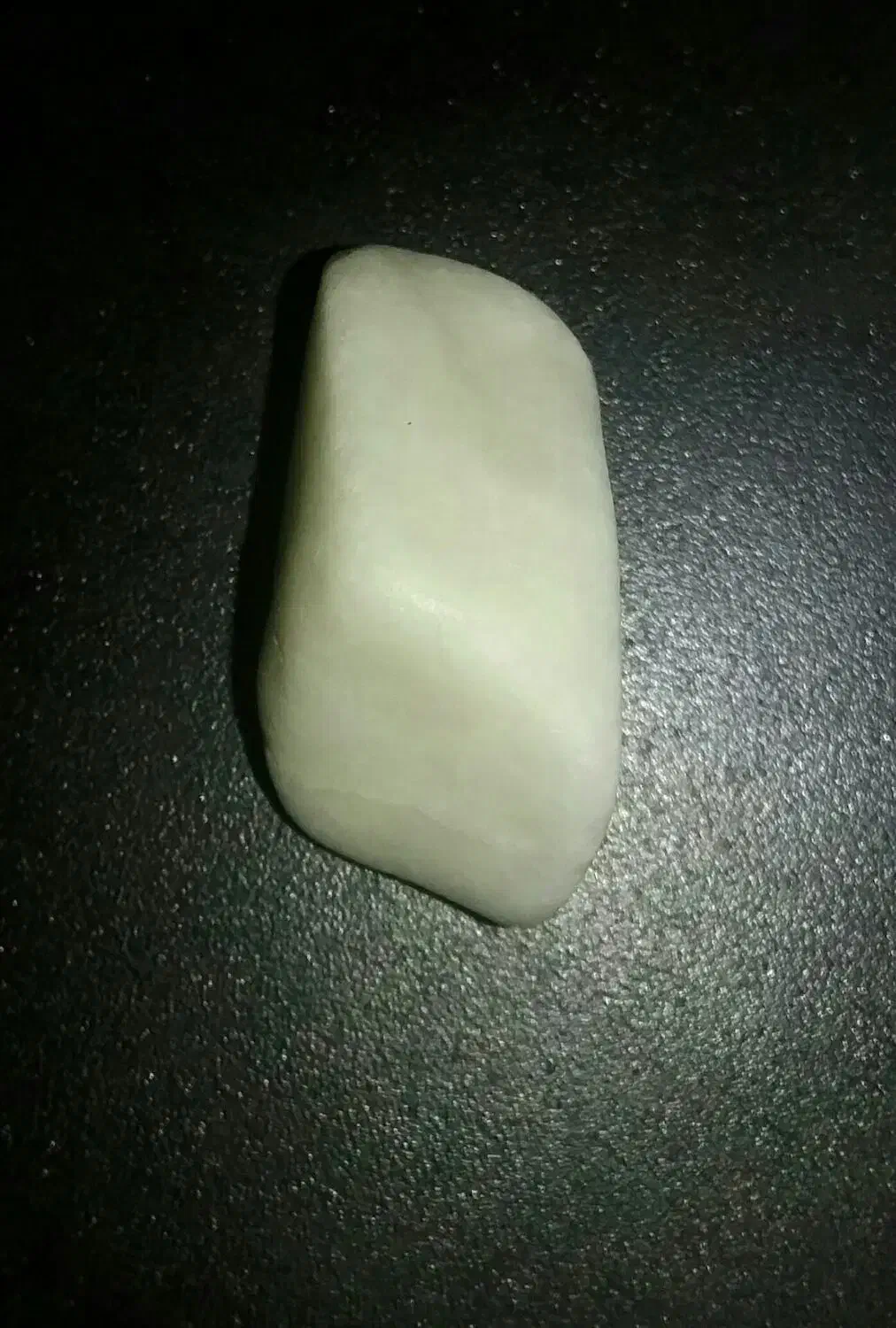 سه هزار قیراط بریل سفید معدنی.و تعدادی سنگ|جواهرات|بهارستان, |دیوار