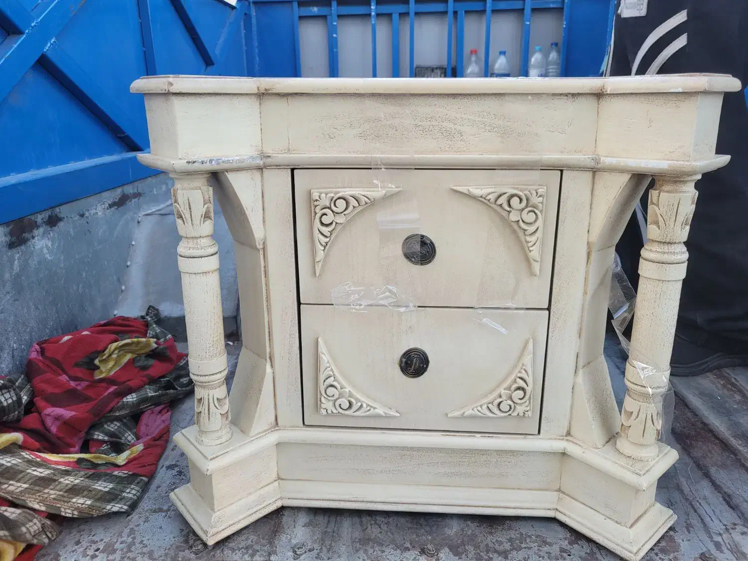 تخت دو نفره به همراه دو پاتختی|تخت و سرویس خواب|اراک, |دیوار