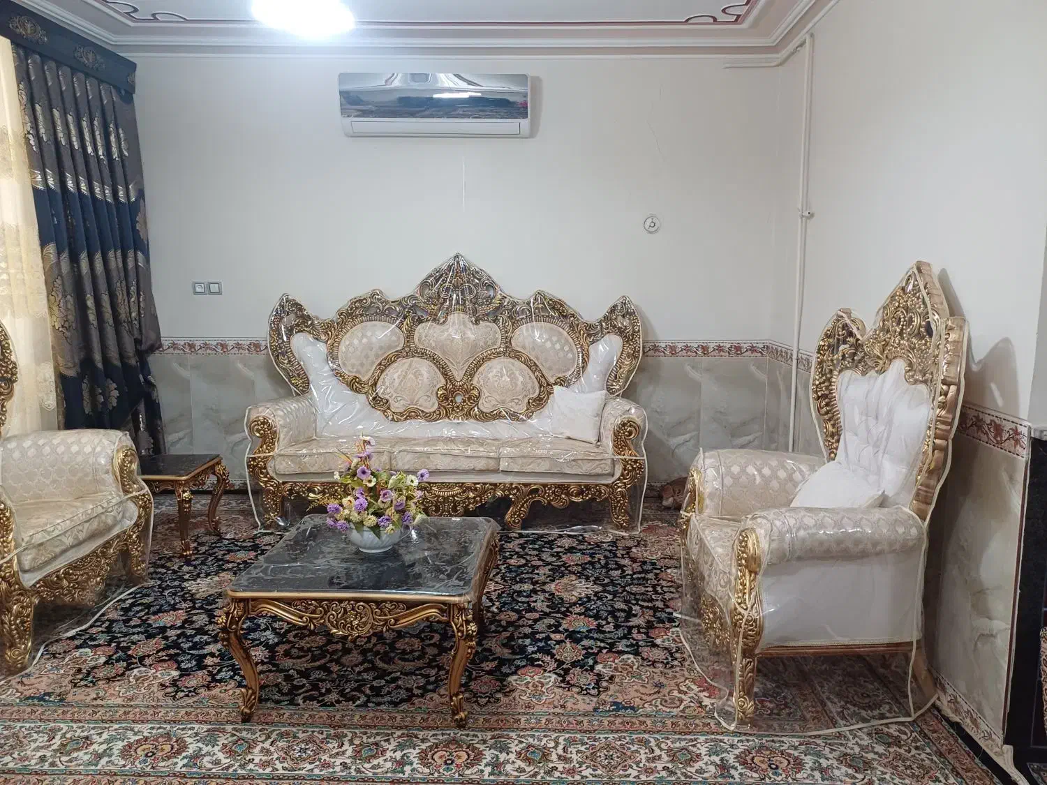 مبل سلطنتی طلایی|مبلمان خانگی و میز عسلی|بهار, |دیوار