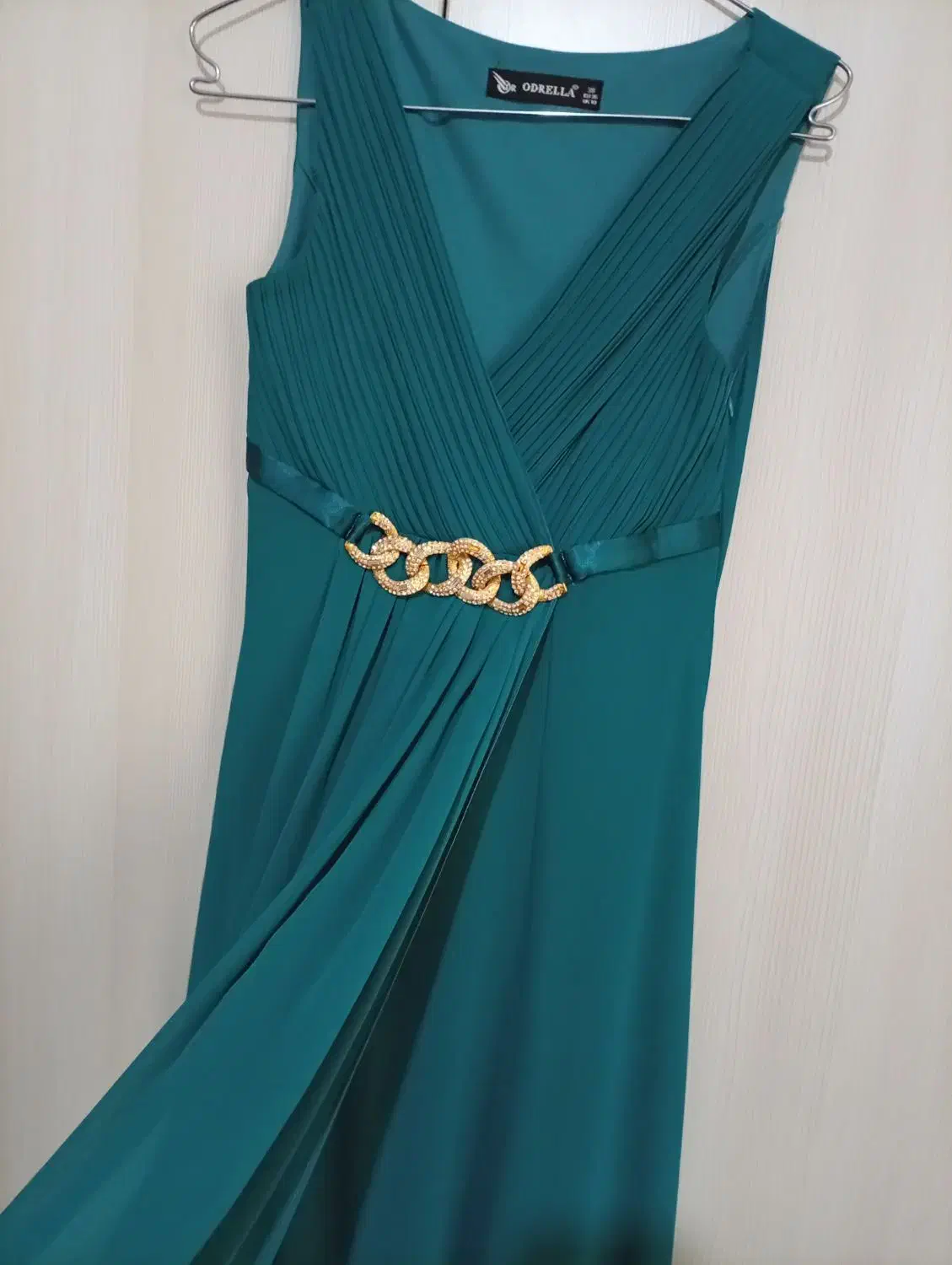 تعدادی لباس|لباس|ماسال, |دیوار