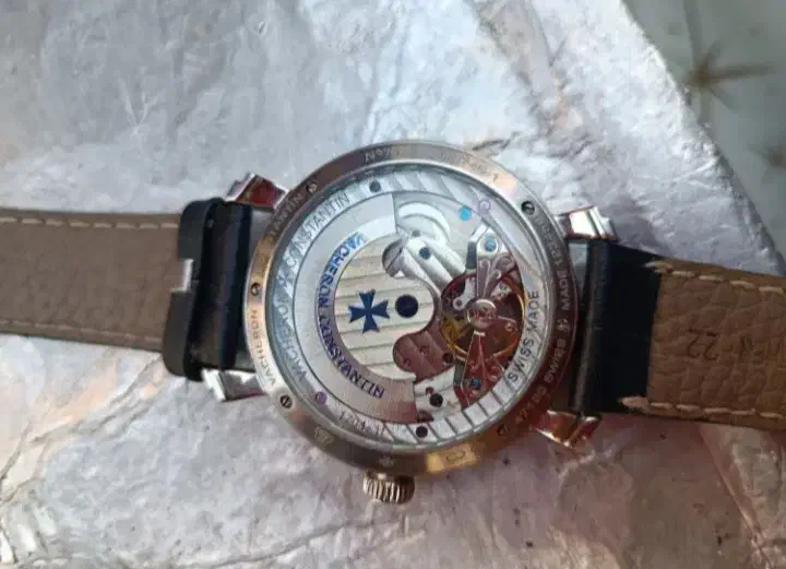 چند عدد ساعت مچی|ساعت|کرج, کوی زنبق|دیوار