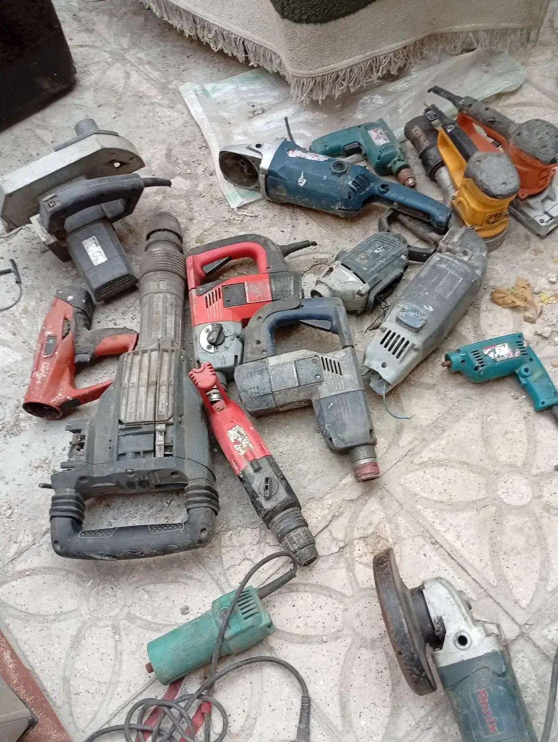 ابزار های به شرط خاک|ابزارآلات|شیراز, کوشک میدان|دیوار