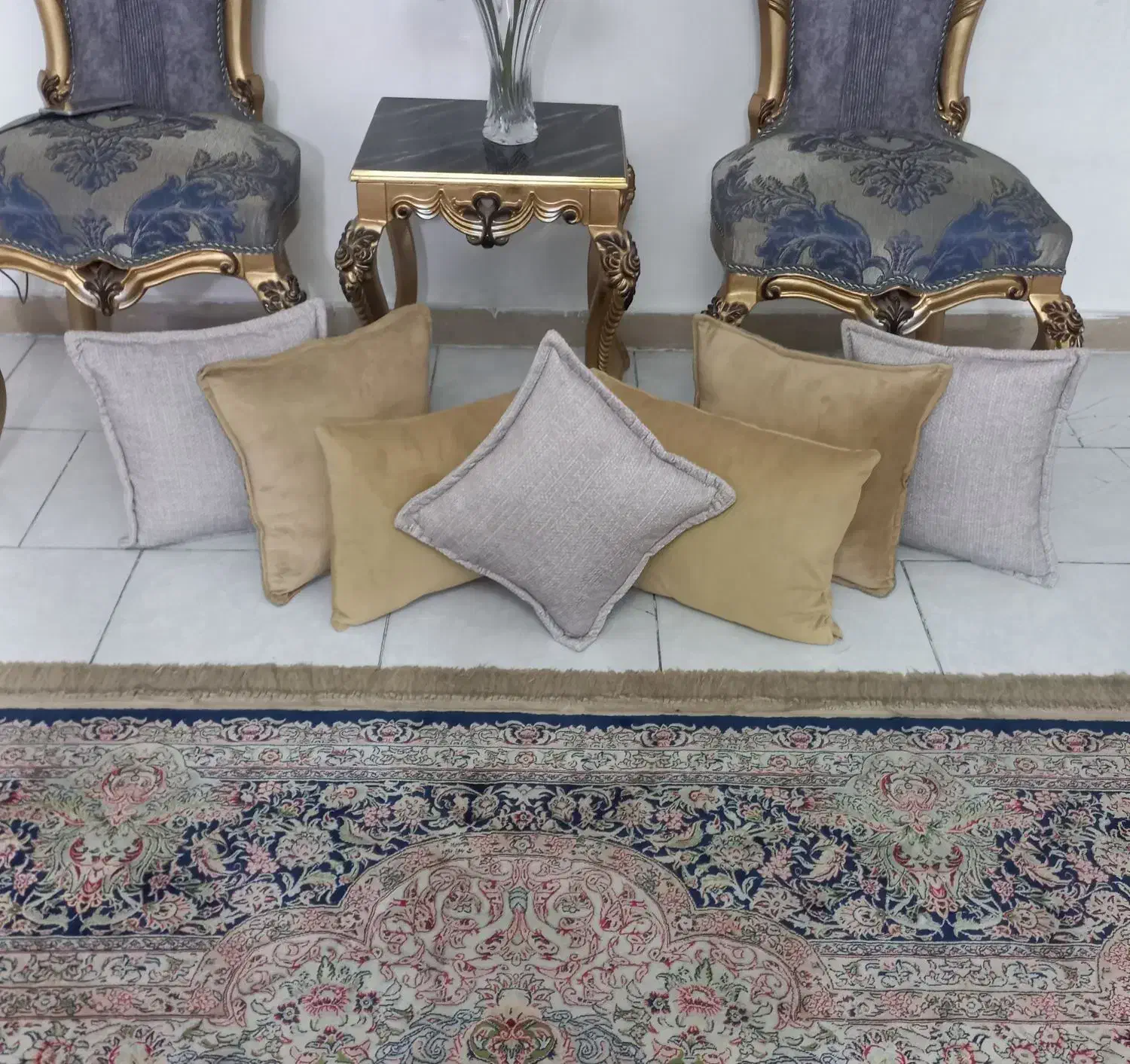 کوسن  یشمی وقرمز|حراج|تهران, جمال‌زاده|دیوار