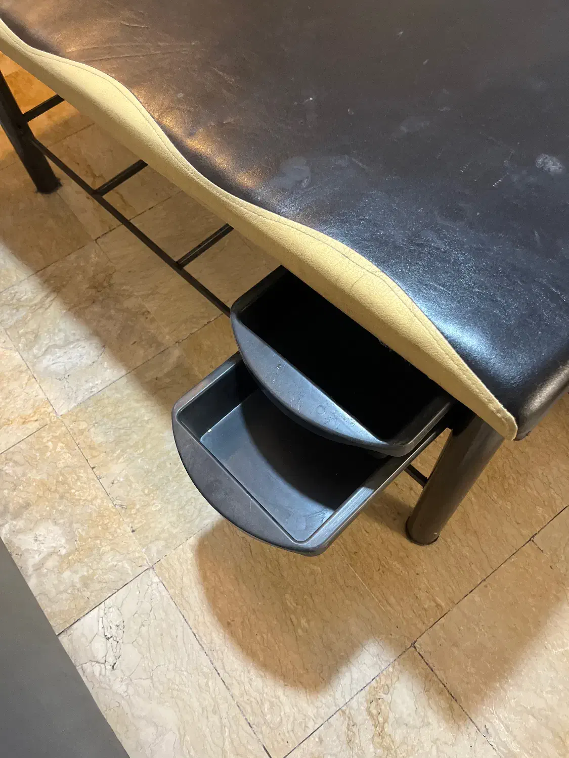 تخت ماساژ،تخت مژه|آرایشگاه و سالن‌های زیبایی|شهریار, دهشاد پائین|دیوار