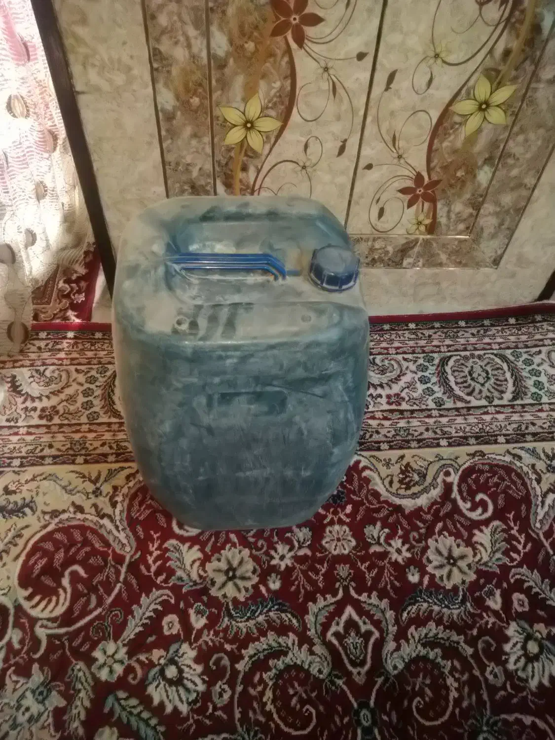 2 عددگالن خارجی 70 لیتری با یک بشکه|ظروف نگهدارنده، پلاستیکی، یک‌بارمصرف|خاش, |دیوار