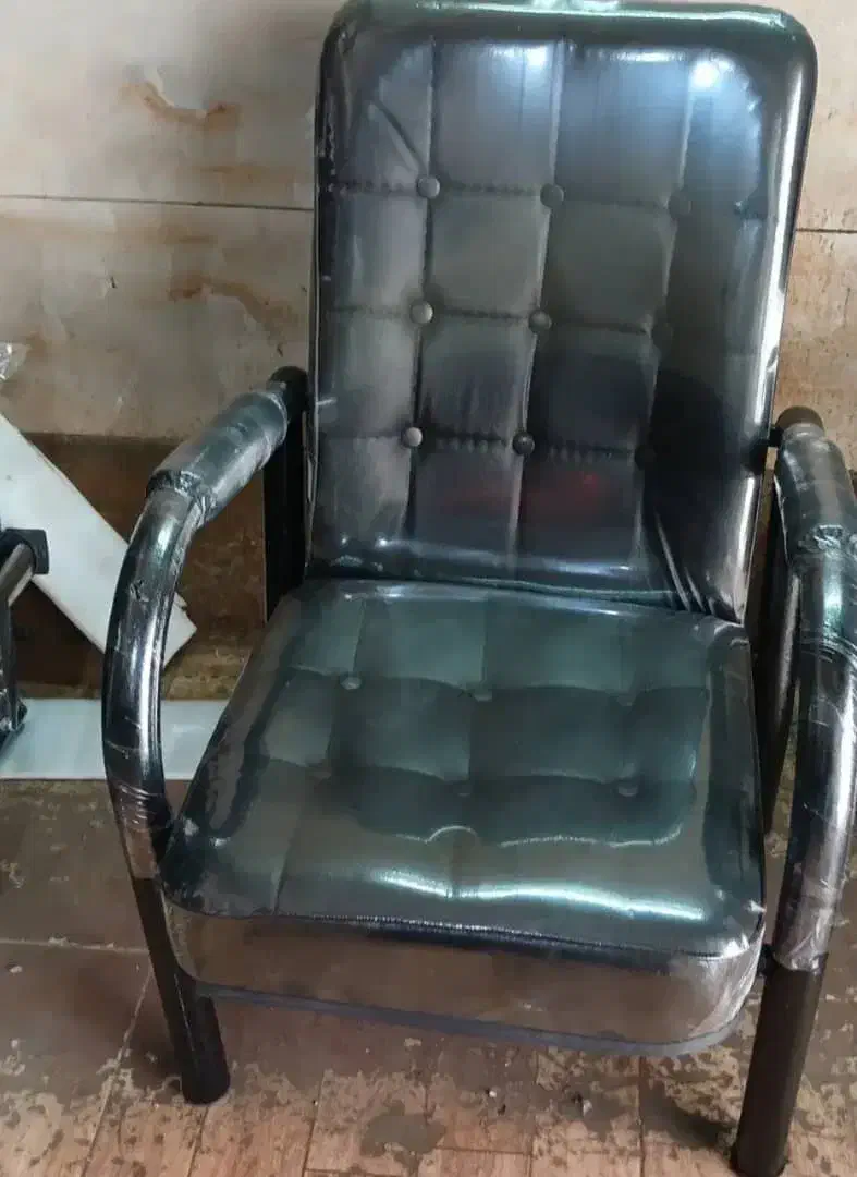 اداری آرام مبلی انتظار  گردون میز در تولیدی|صندلی و نیمکت|نسیم‌شهر, |دیوار