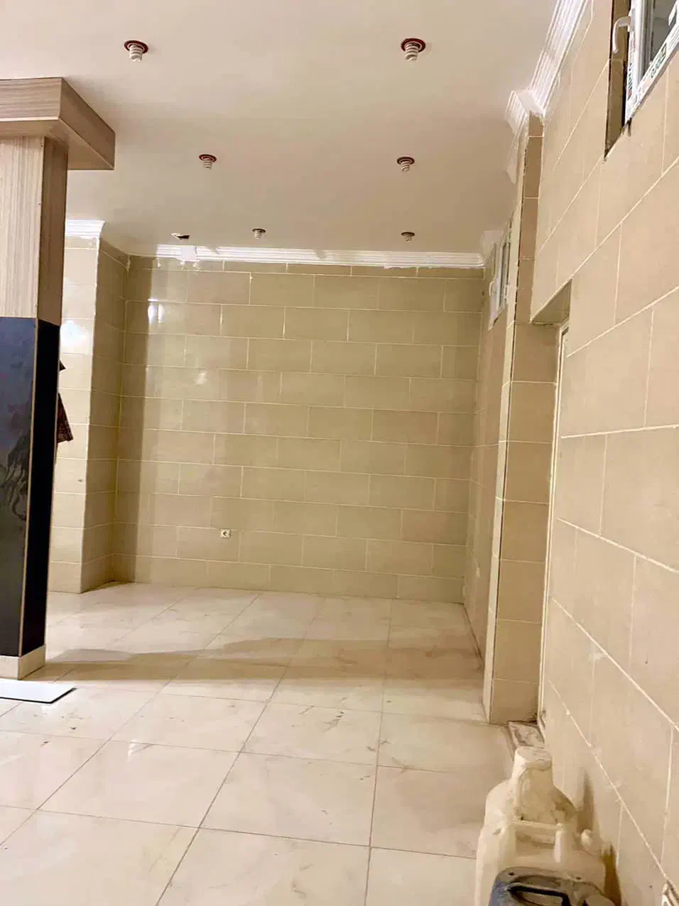 اجاره مغازه ۷۰ متری چهارراه مهمانپذیر|اجارهٔ مغازه و غرفه|جیرفت, |دیوار