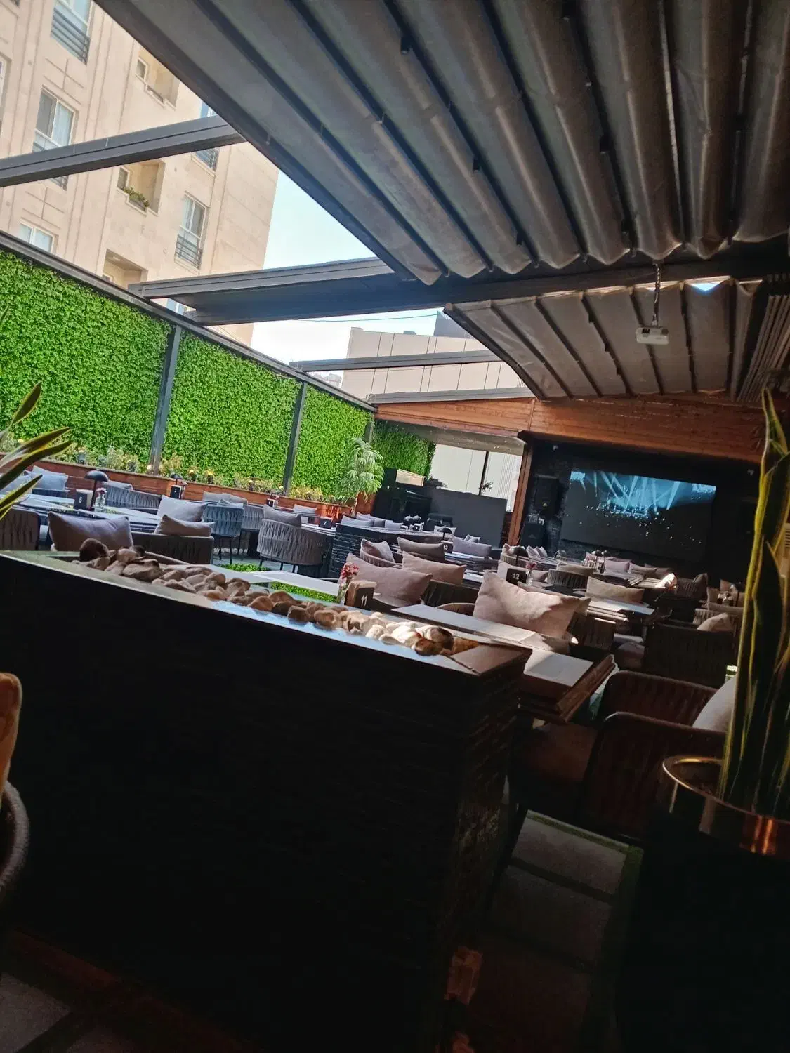 نیازمند کارگر و آشپز و باریستا رستوران و کافه|استخدام خدمات فروشگاه و رستوران|تهران, ولنجک|دیوار