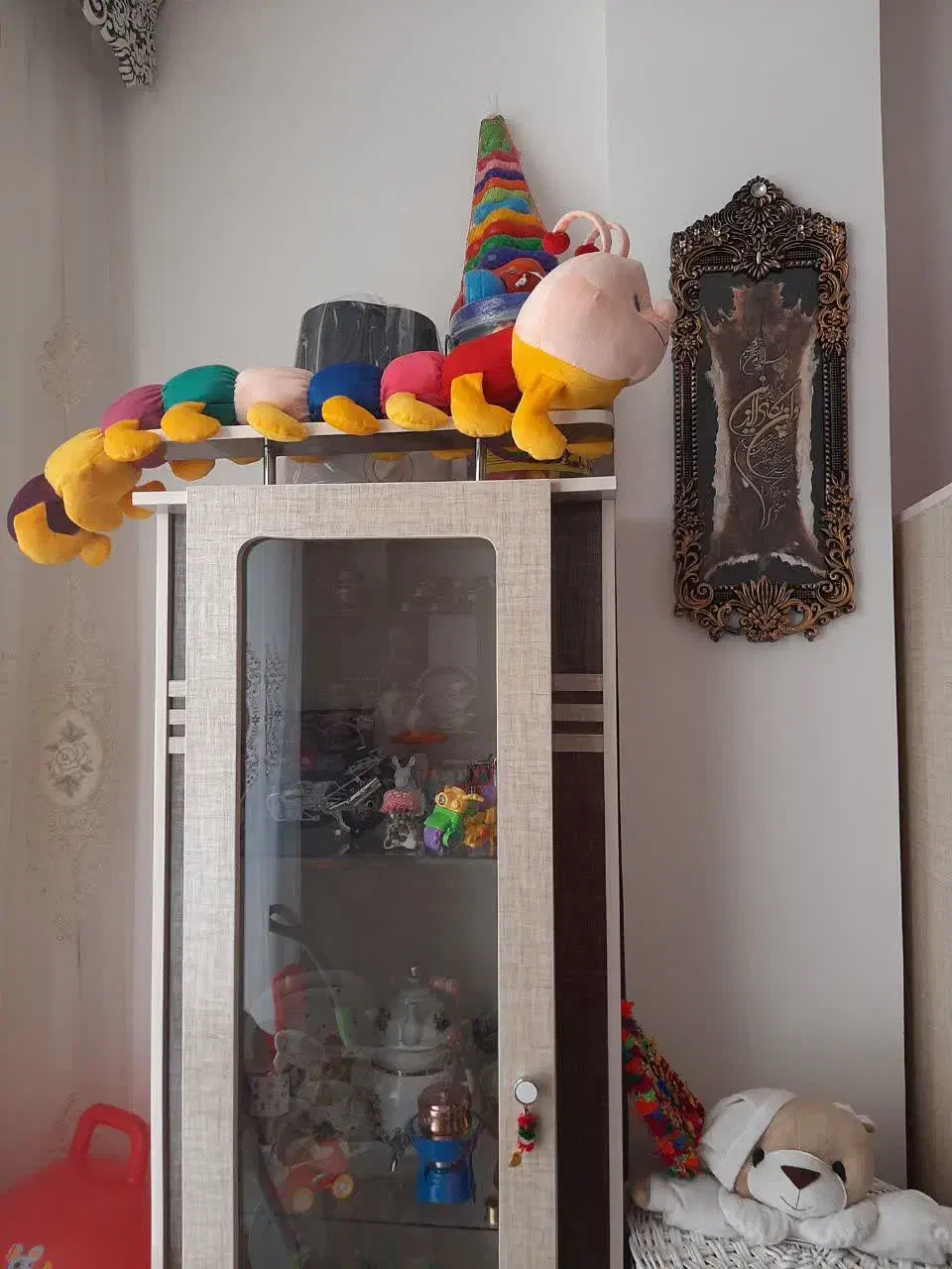 تخت و کمد و ویترین و گهواره|اسباب و اثاث بچه|خمینی‌شهر, |دیوار