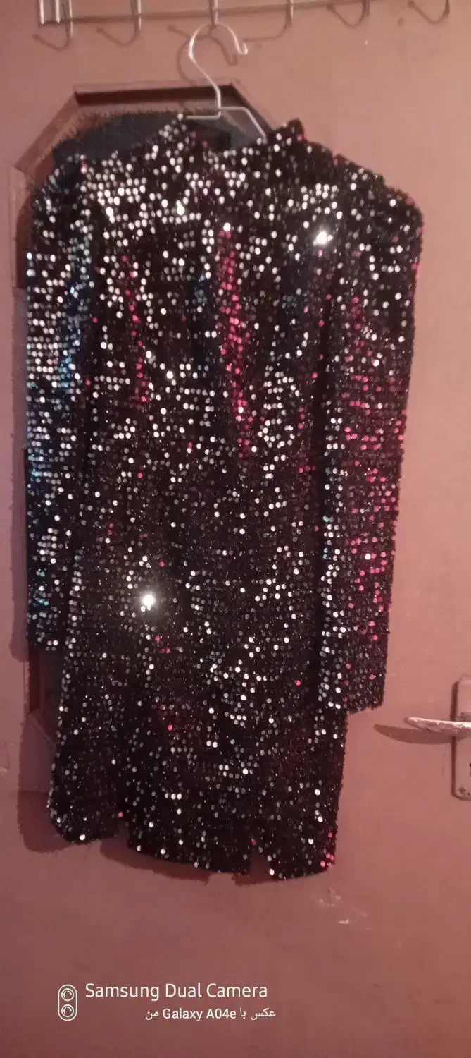 لباس مجلسی|لباس|میانه, |دیوار