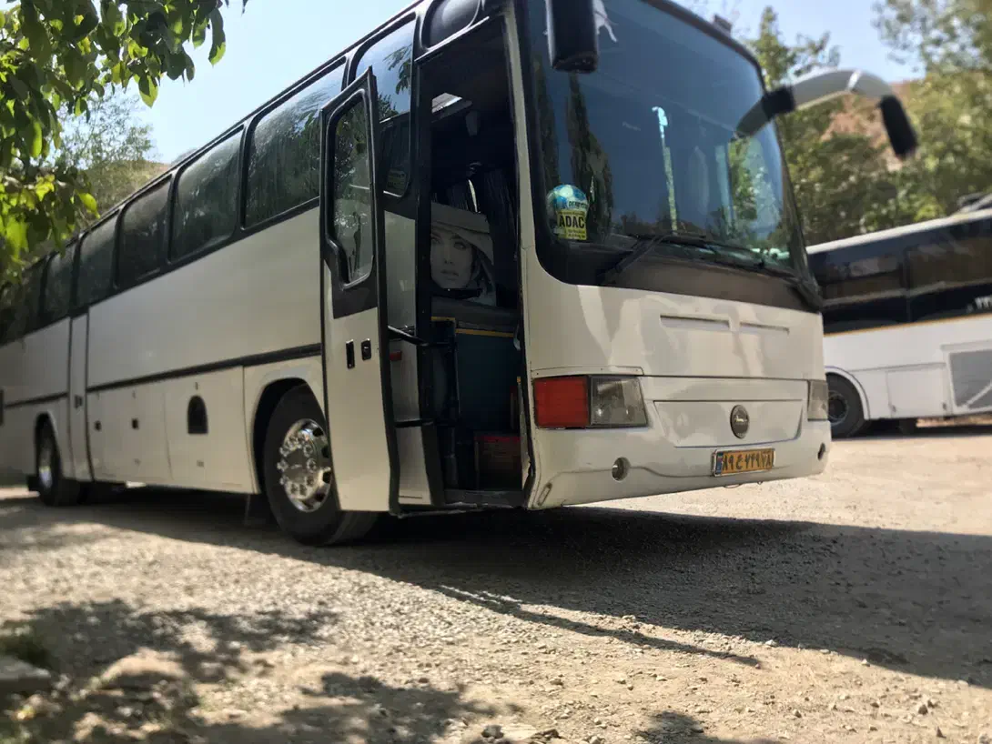 اتوبوس دربستی|خدمات حمل و نقل|اندیشه, اندیشه فاز ۳|دیوار