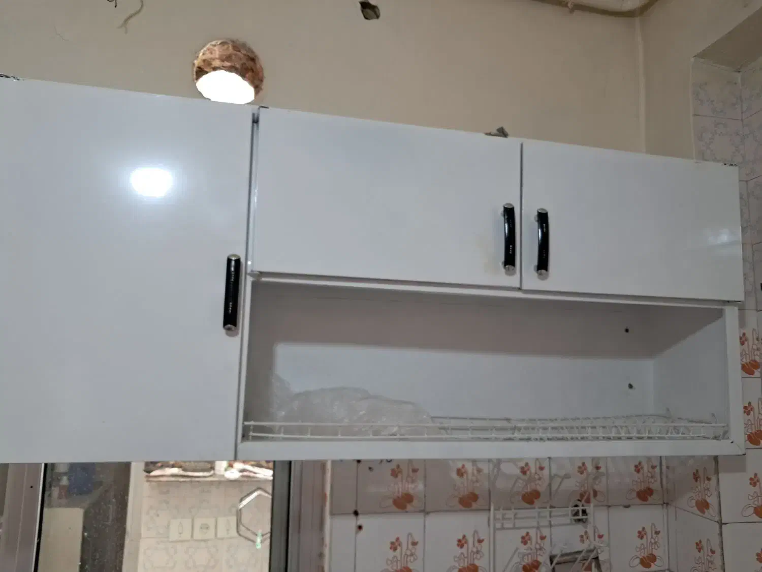 فروشی|آبچکان و نظمدهنده ظروف|میانه, |دیوار