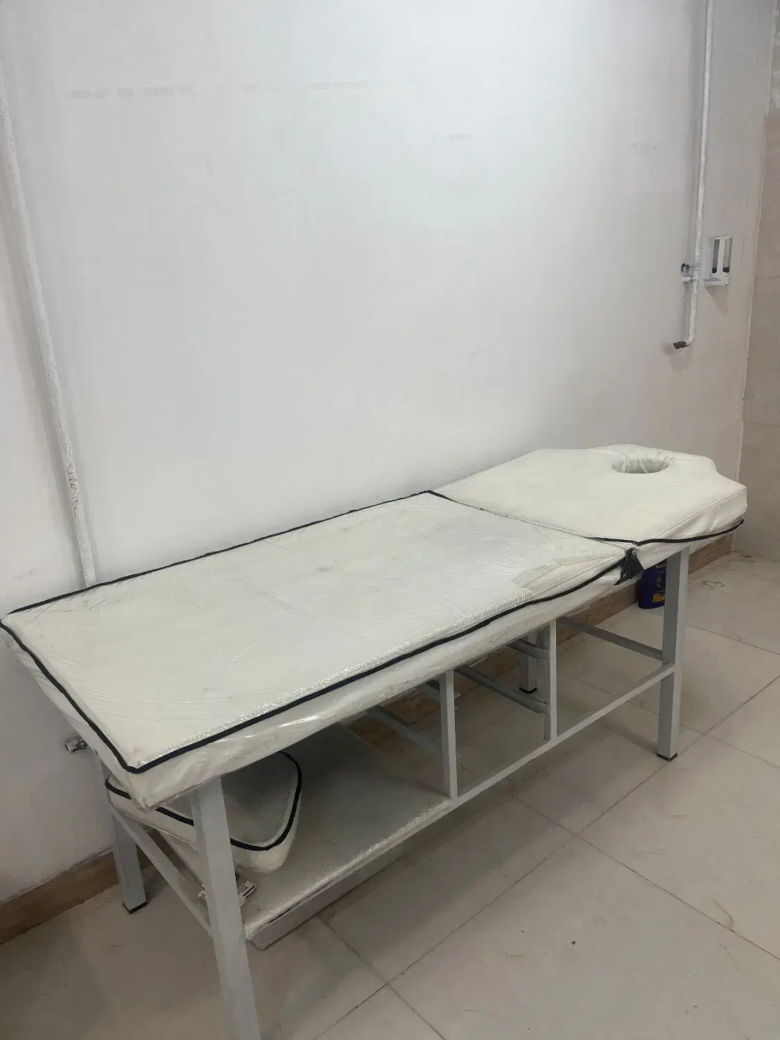 تخت ماساژ و مژه و پاکسازی برای فروش|آرایشگاه و سالنهای زیبایی|خمام, |دیوار