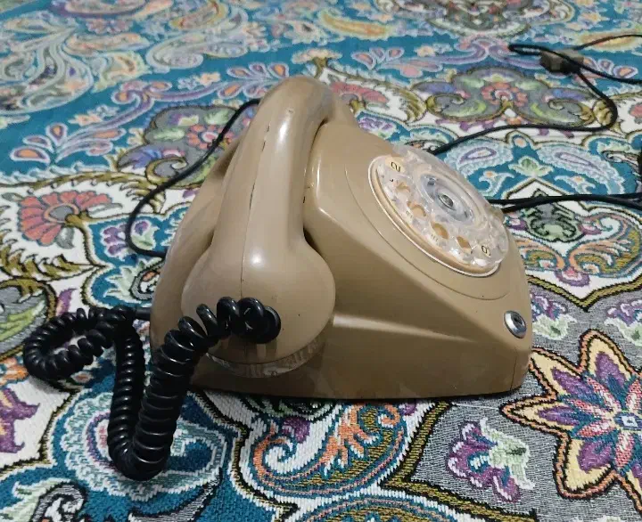 تلفن قدیمی|کلکسیون اشیاء عتیقه|رشت, لاکانی|دیوار