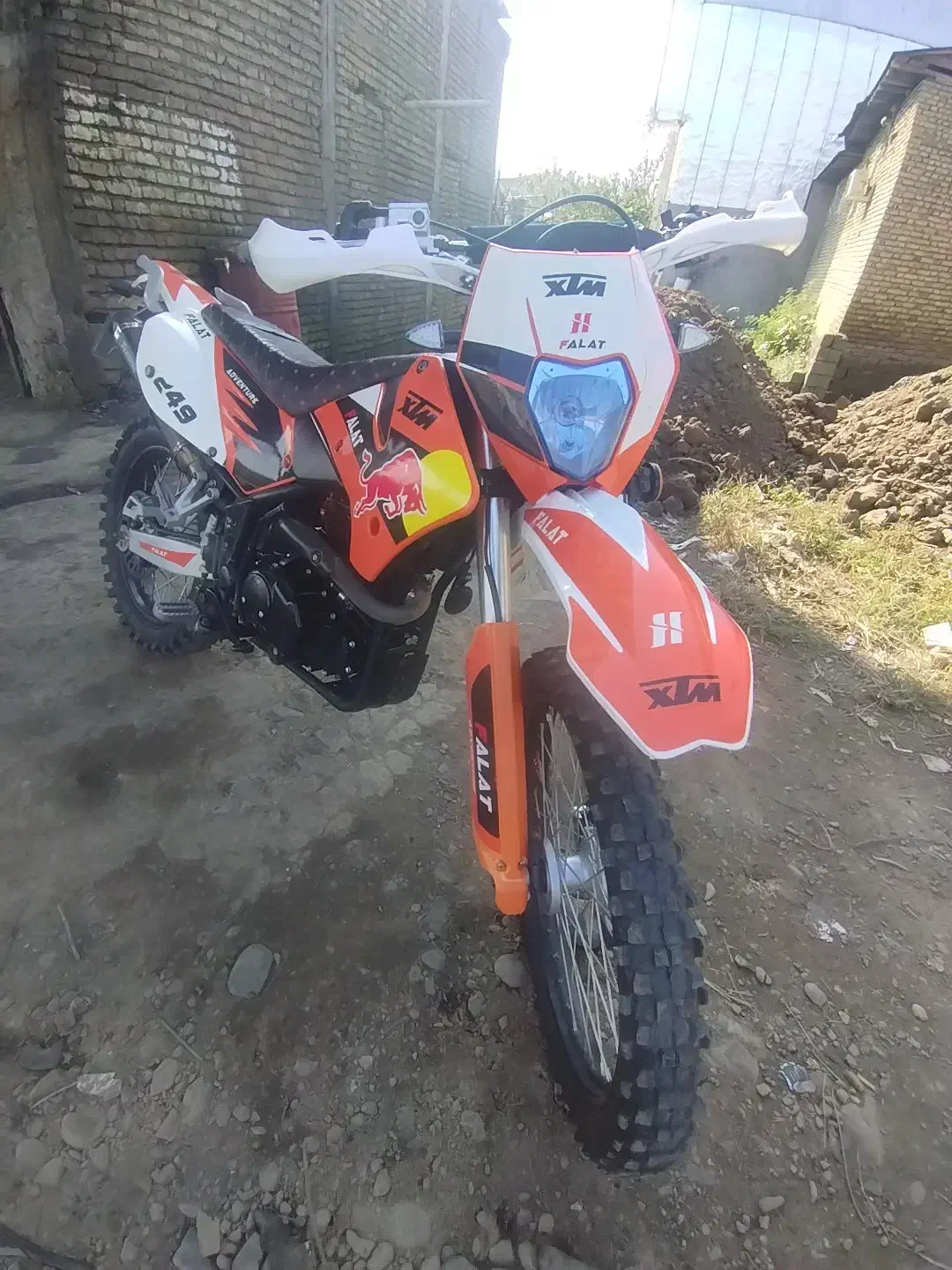 ترح کی تی ام عروسک|موتورسیکلت|اطاقور, |دیوار