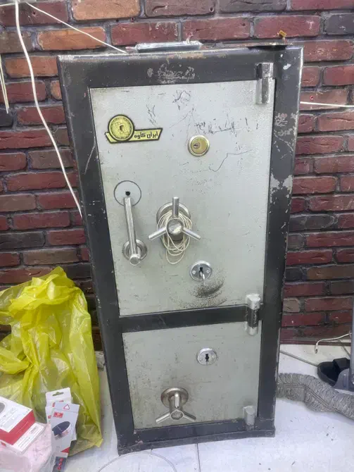 گاوصندوق|ابزارآلات|قم, هفت تیر|دیوار