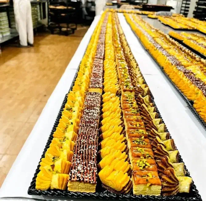 نیروی قنادی بدون سابقه با سابقه|استخدام خدمات فروشگاه و رستوران|رودسر, |دیوار