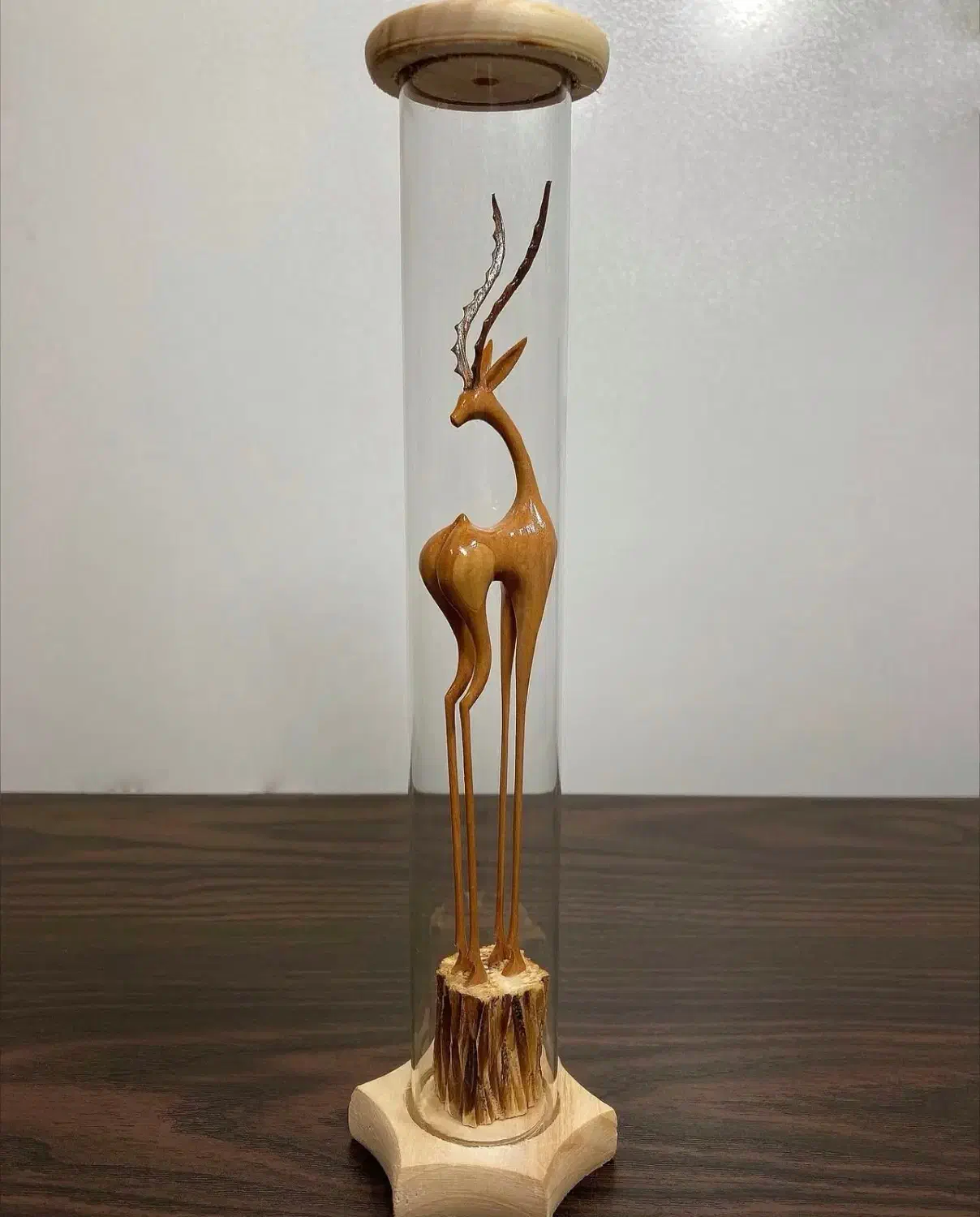 مجسمه ای که نگاه ها رو به خودش خیره میکنه|مجسمه، تندیس، ماکت|تهران, هفت حوض|دیوار