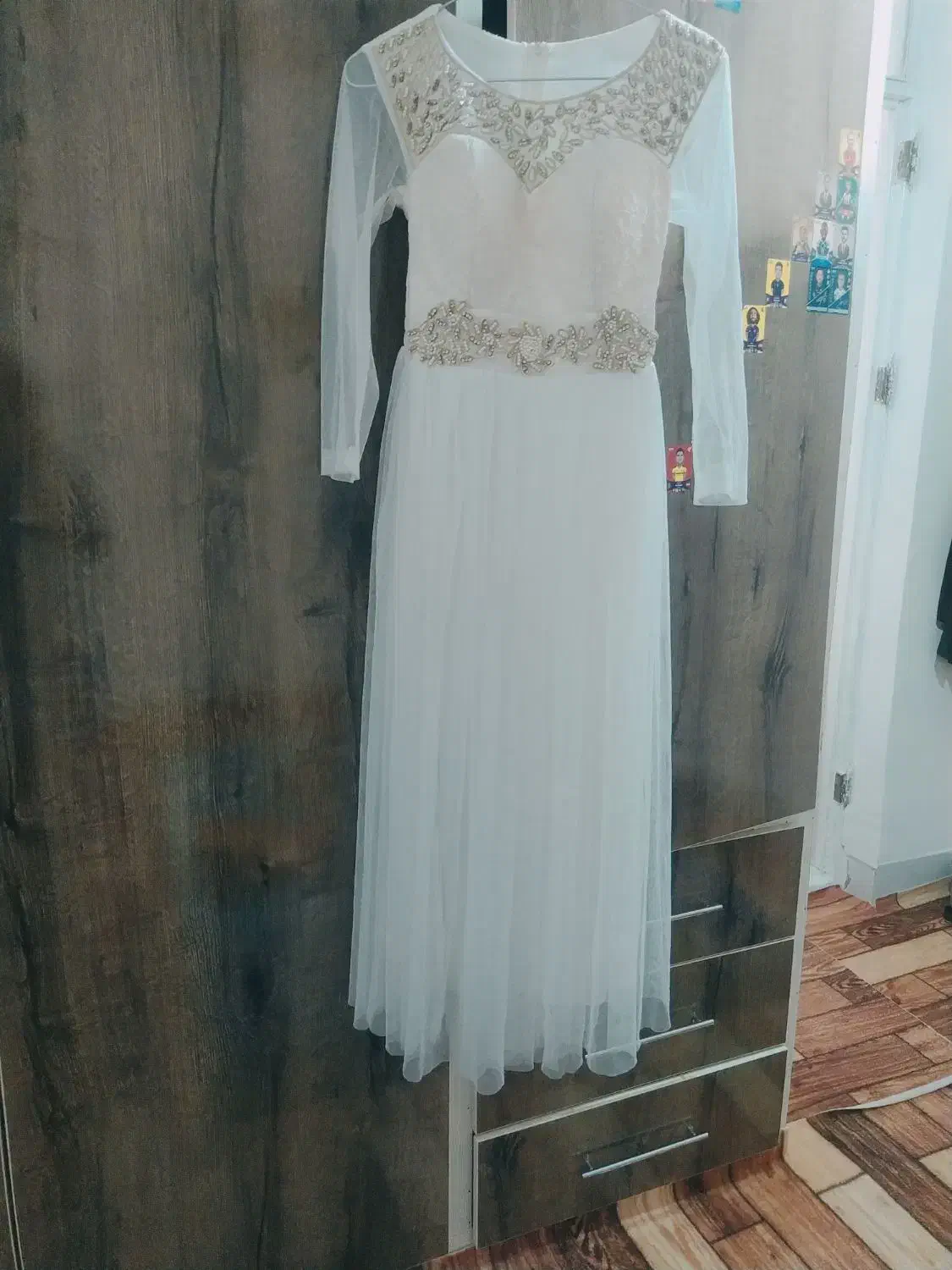 لباس مجلسی|لباس|ینقاق, |دیوار