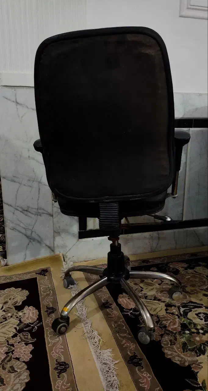 صندلی. چرخ دار|صندلی و نیمکت|زاهدان, |دیوار