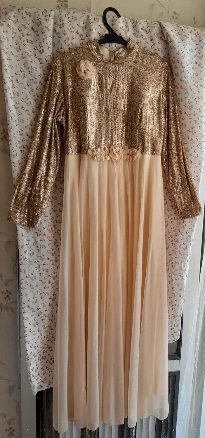 لباس مجلسی|لباس|خوی, |دیوار