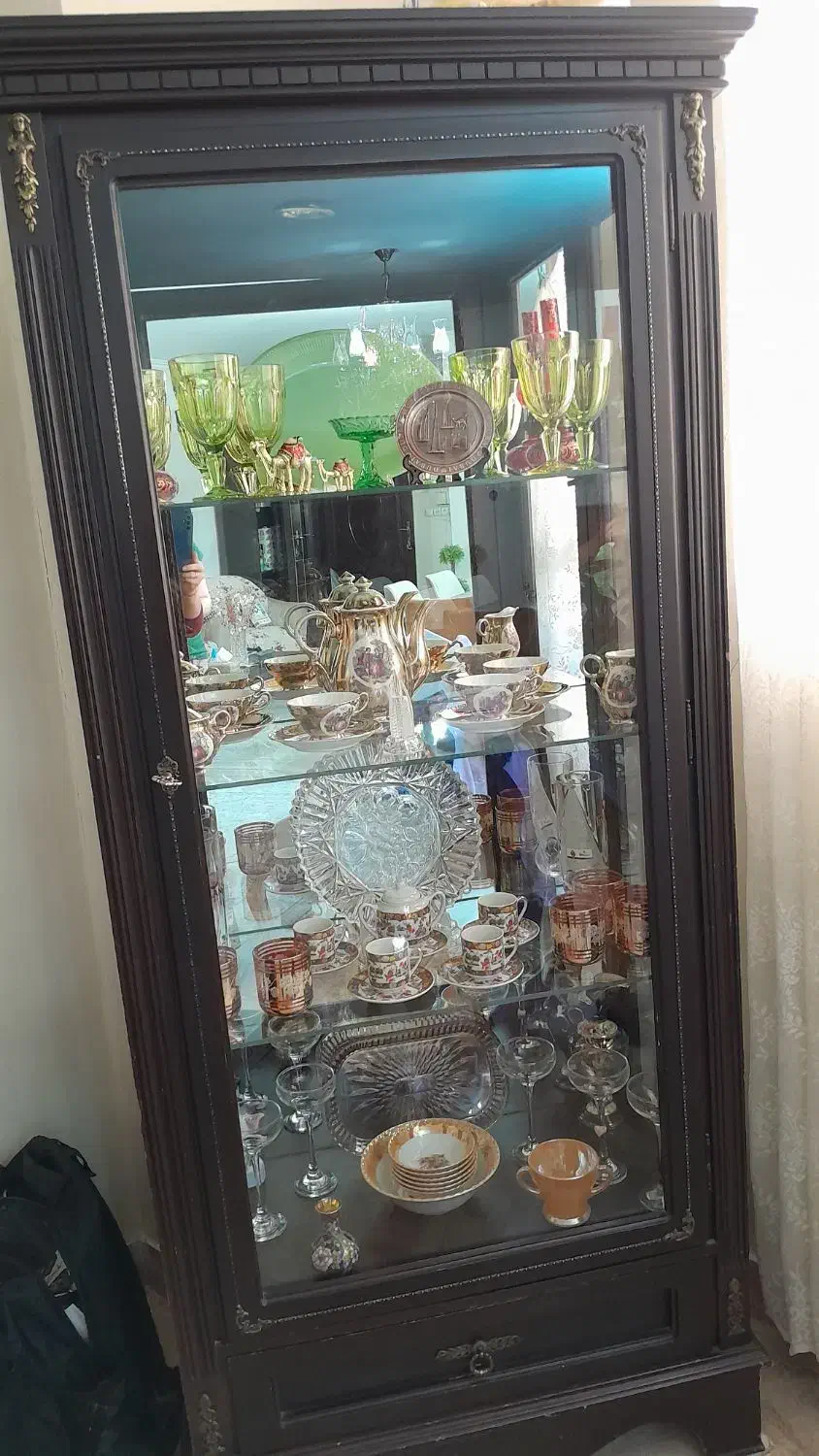 ویترین پشت آینه تمیز بدون شکستگی|بوفه، ویترین، کنسول|تهران, جوانمردان (اندیشه)|دیوار