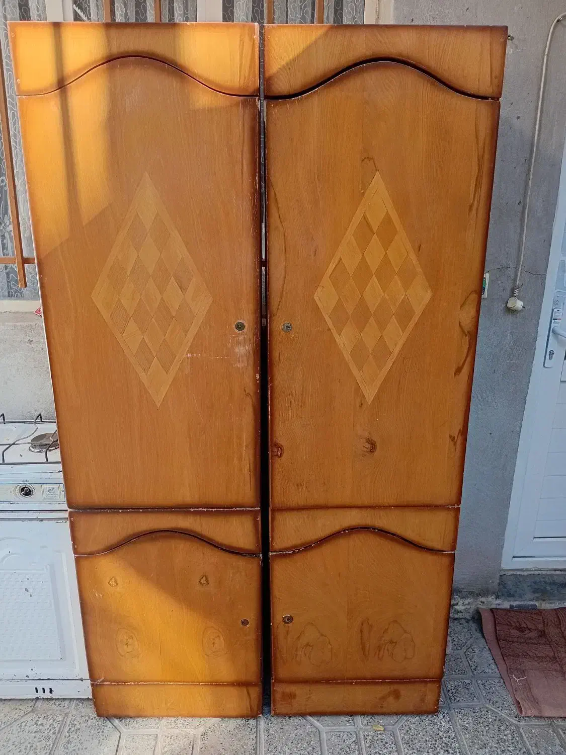 صندوقچه چوبی قدیمی . یک جفت کمد جا لباسی چوبی|جاکفشی، کمد، دراور|رزن, |دیوار