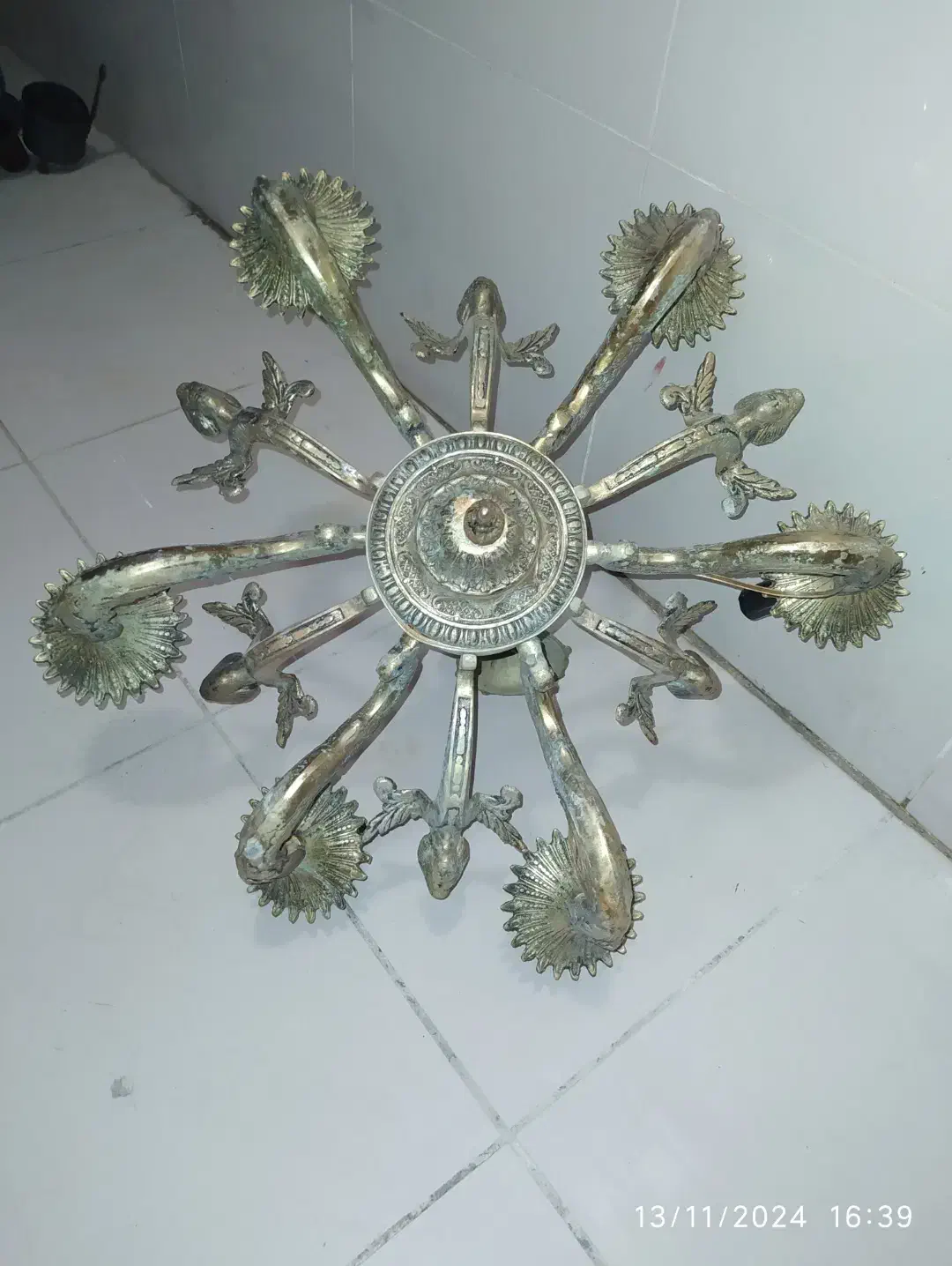 لوستر6شاخه برنزقدیمی-وزن6کیلوونیم-قیمت5تومن مقطوع|لوستر و چراغ آویز|کاشان, امیرکبیر|دیوار