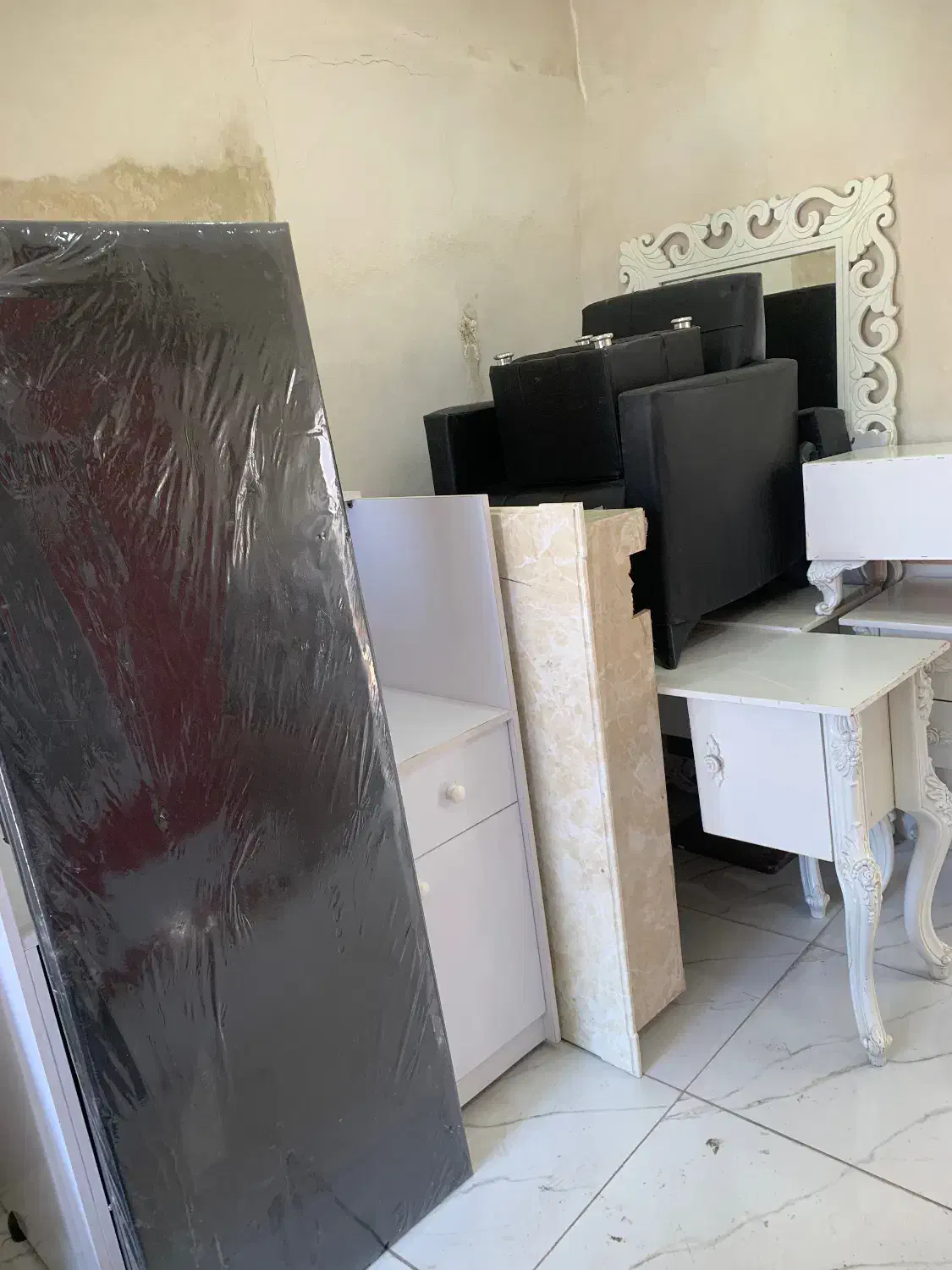 تجهیزات آرایشگاهی|آرایشگاه و سالن‌های زیبایی|اردبیل, |دیوار