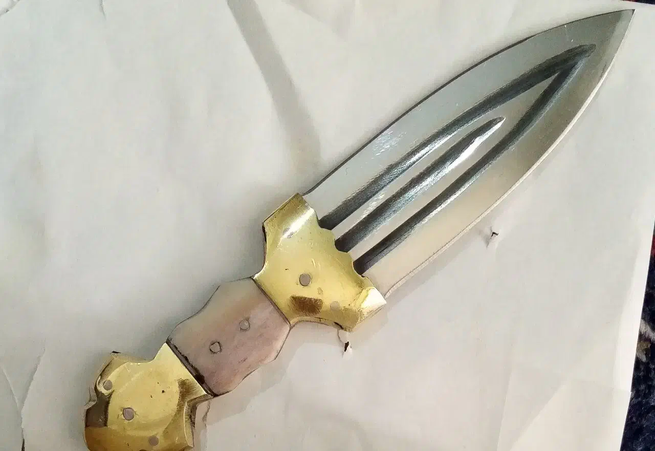 خنجر کلکسیونی آینه کاری شده|کلکسیون اشیاء عتیقه|شیراز, کوشک میدان|دیوار