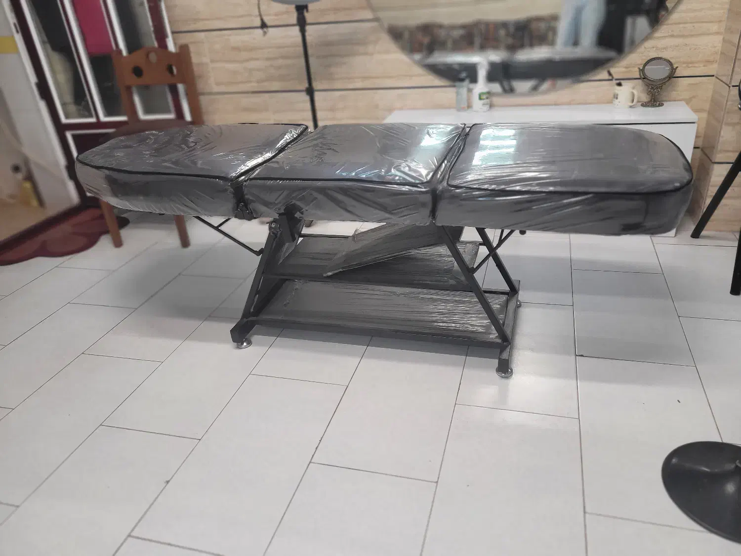 صندلی میکاپ و بند که تخت هم میشه|آرایشگاه و سالنهای زیبایی|ساری, |دیوار